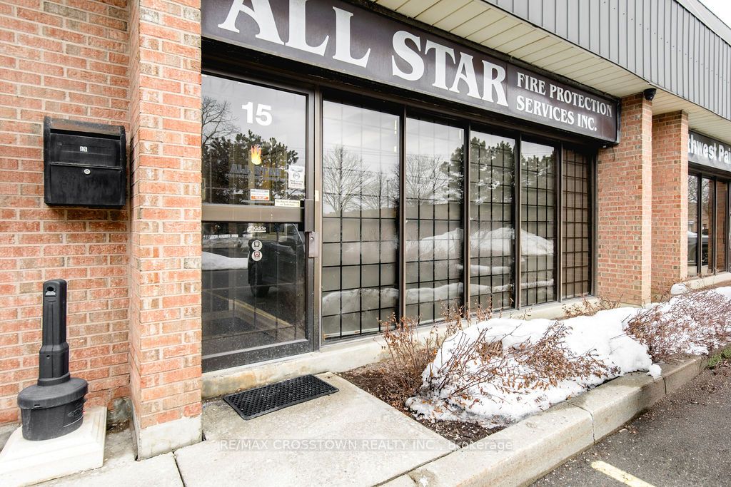 #15 - 12 Steinway Boulevard Property Photo 3