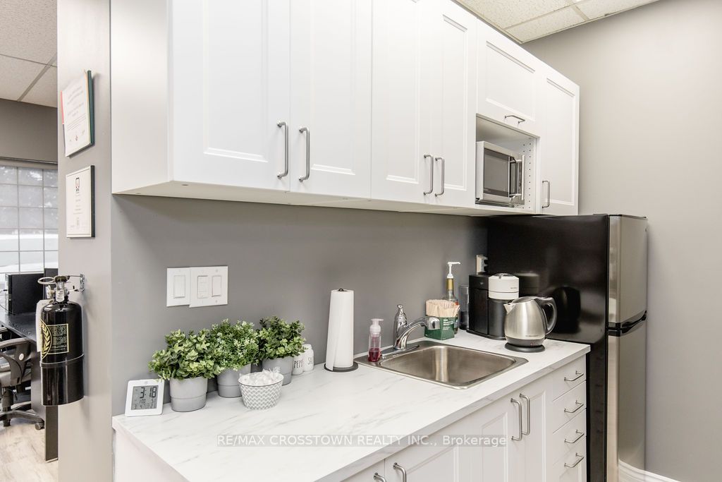 #15 - 12 Steinway Boulevard Property Photo 21