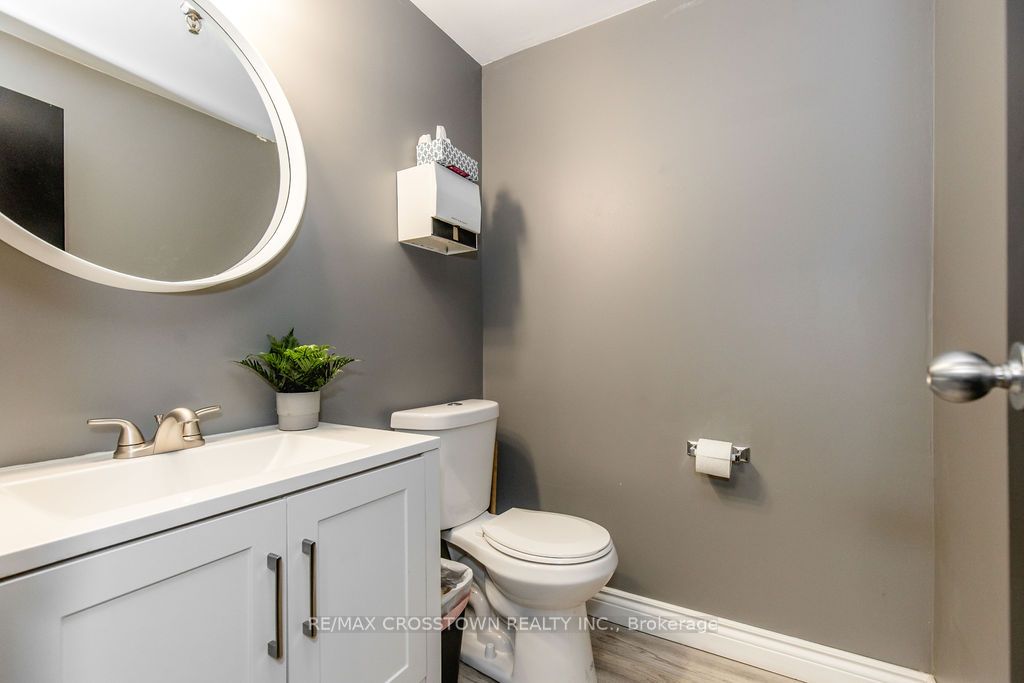 #15 - 12 Steinway Boulevard Property Photo 26