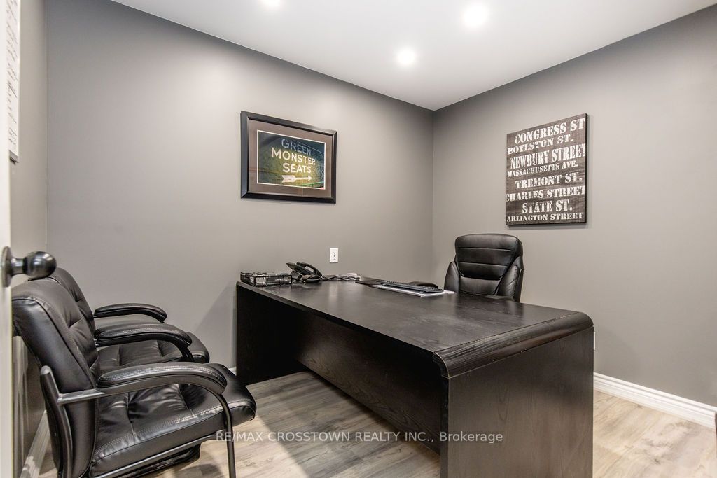 #15 - 12 Steinway Boulevard Property Photo 31