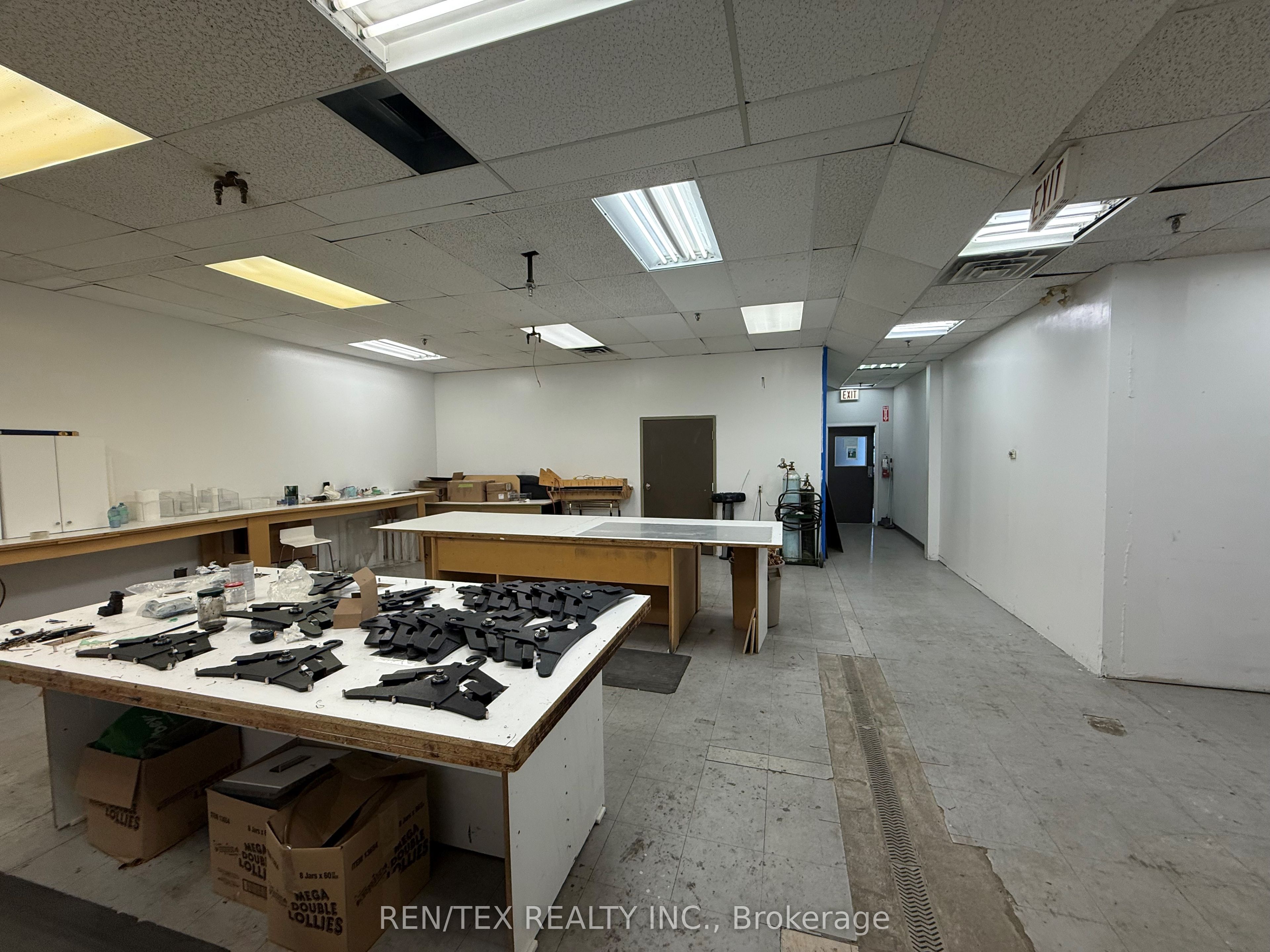 6821 Steeles Avenue Property Photo 3