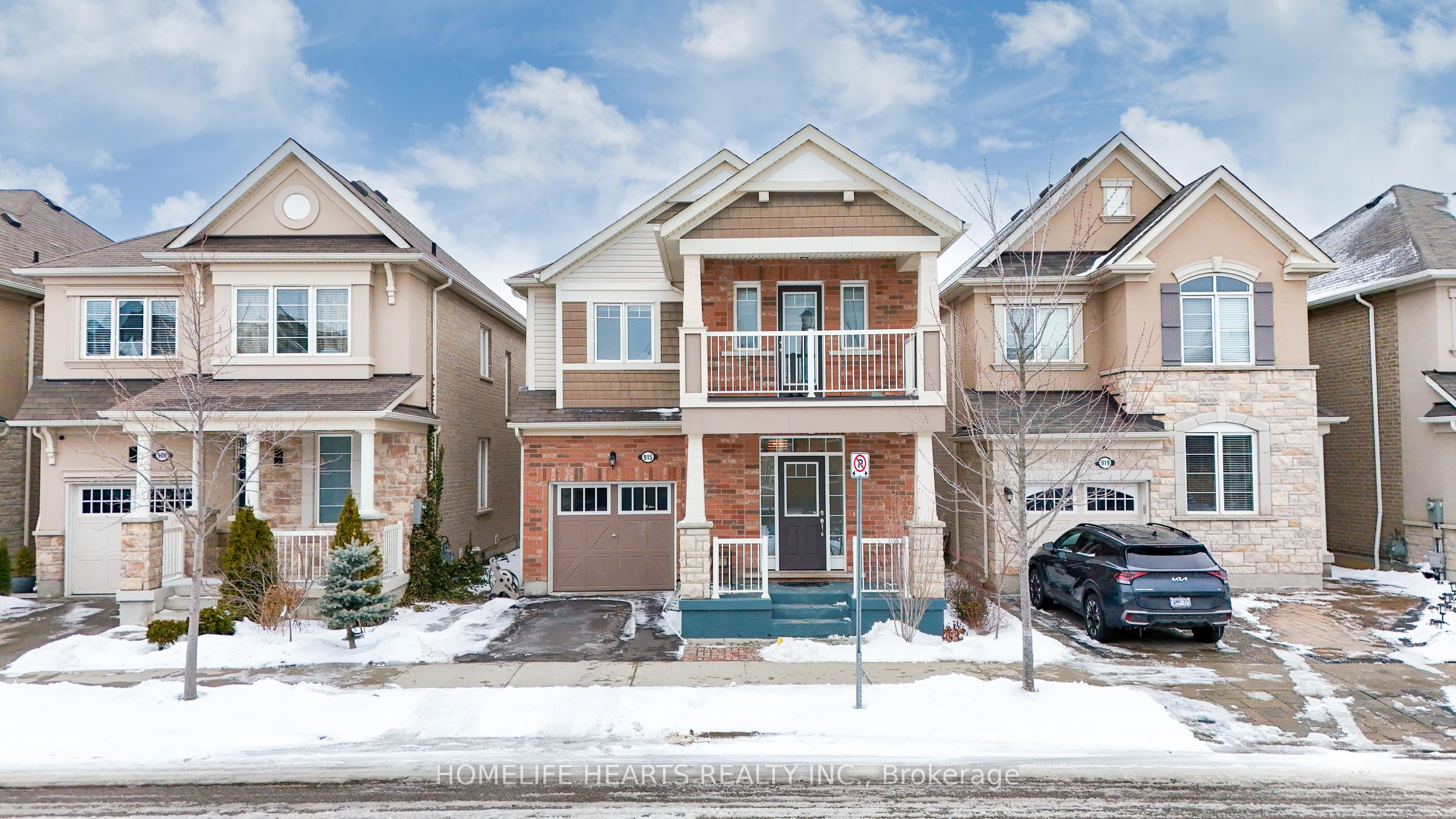 915 Penson Crescent Property Photo