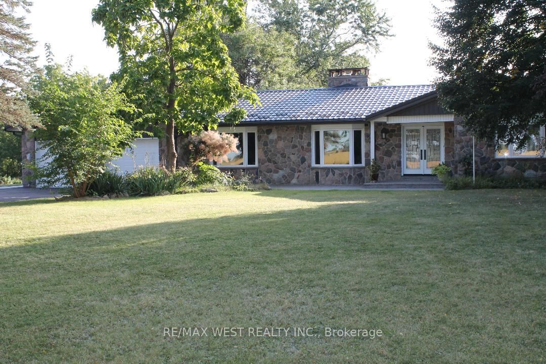 8438 Ninth Line Property Photo