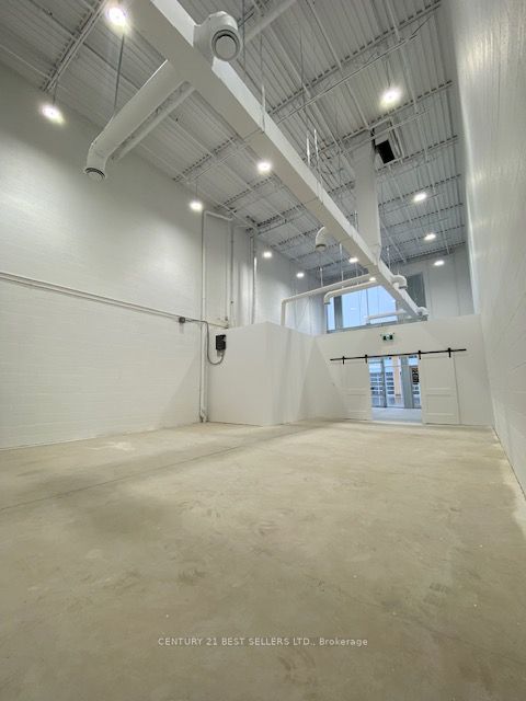 #8 - 1162 King Road Property Photo 8