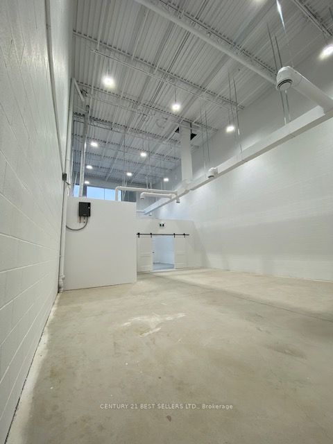 #8 - 1162 King Road Property Photo 10