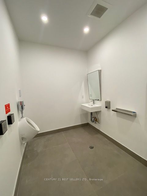 #8 - 1162 King Road Property Photo 17
