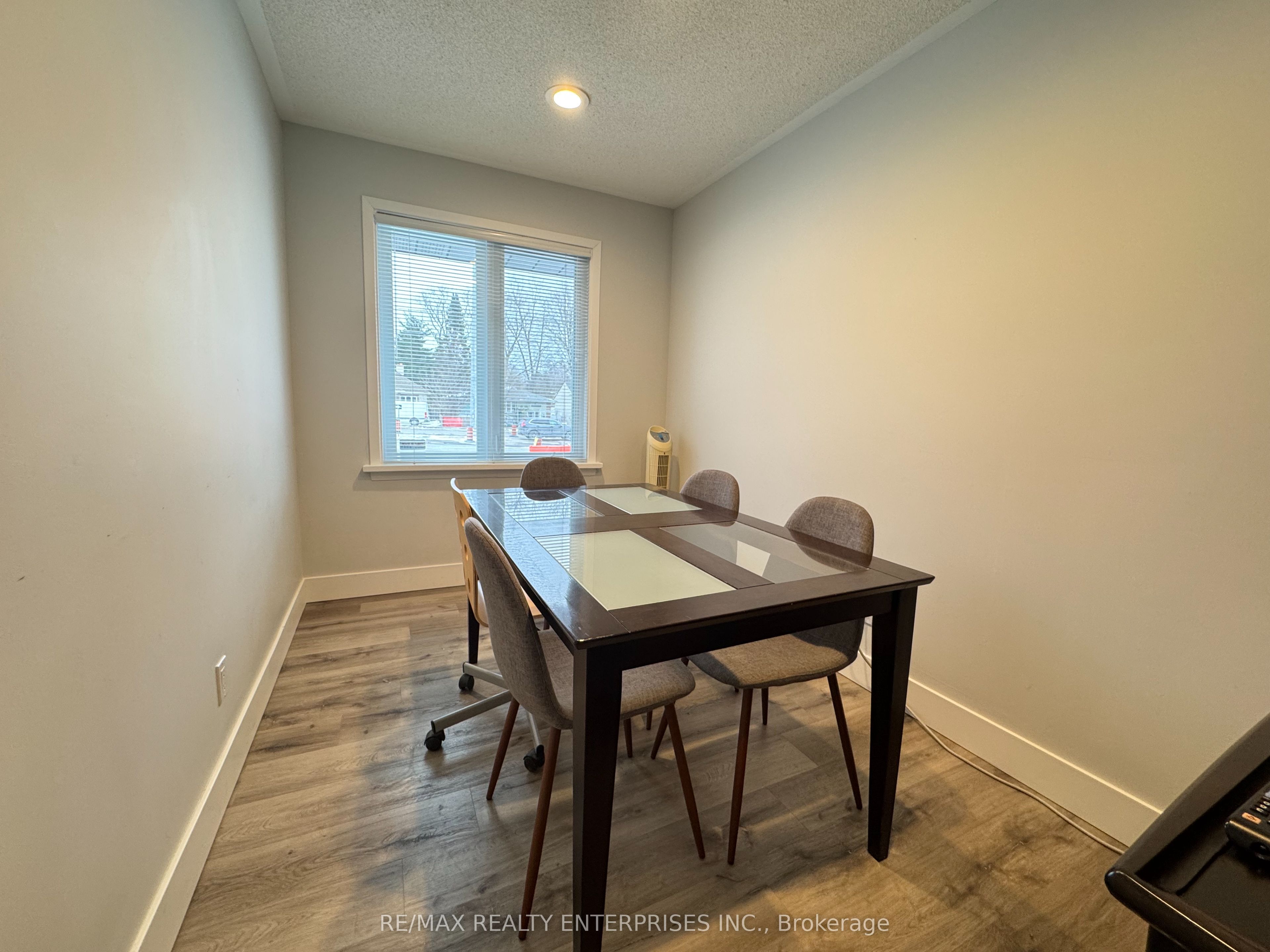 #unit 4 - 1358 Hurontario Street Property Photo 4