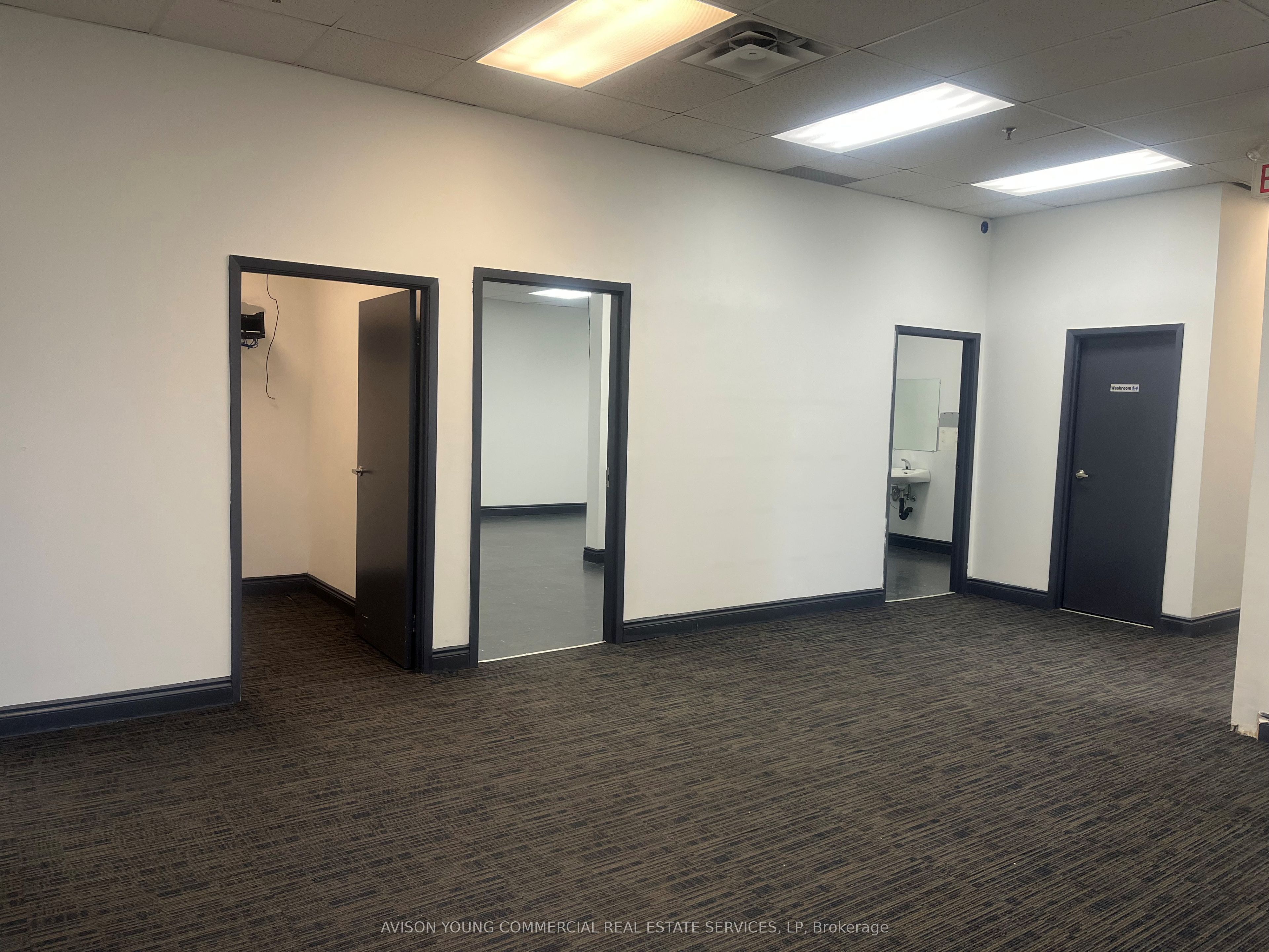 #1 - 4060a Sladeview Crescent Property Photo 4