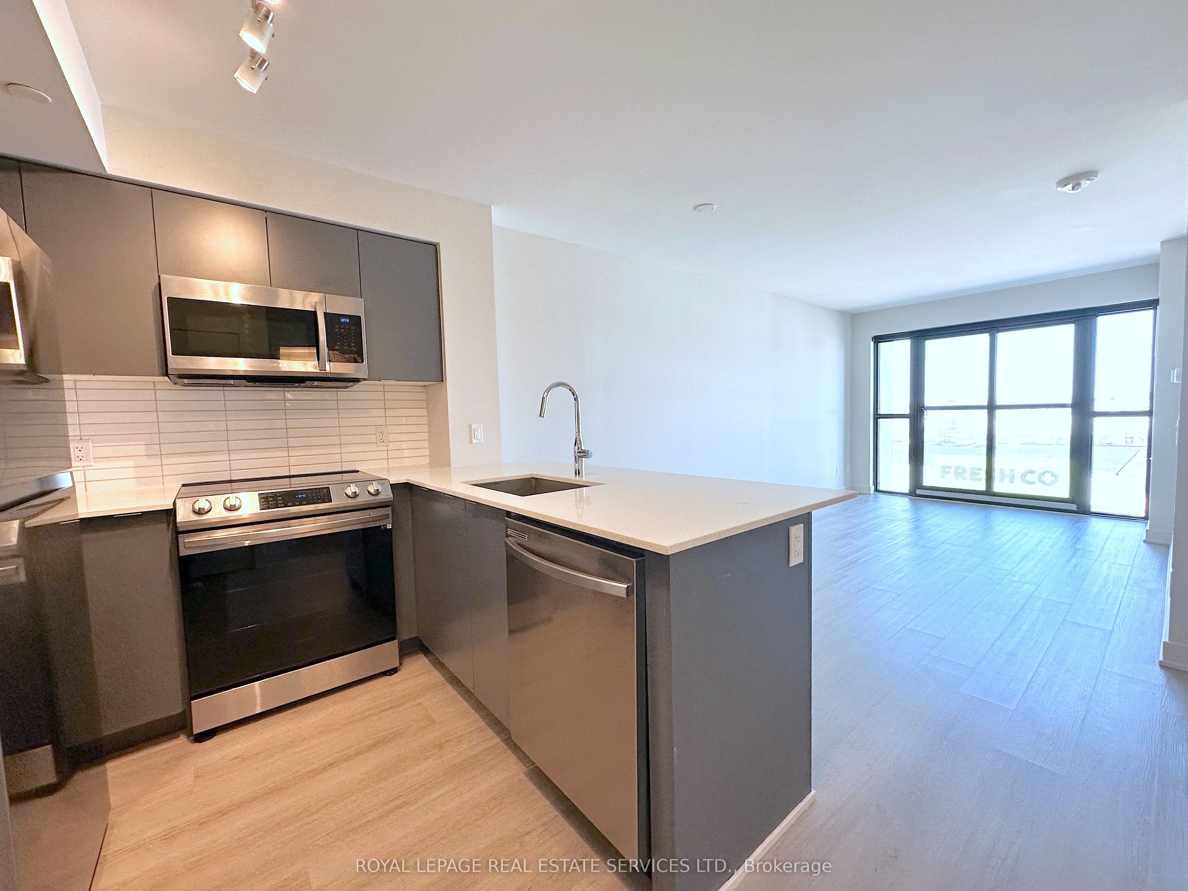 #513 - 3385 Dundas Street Property Photo 2