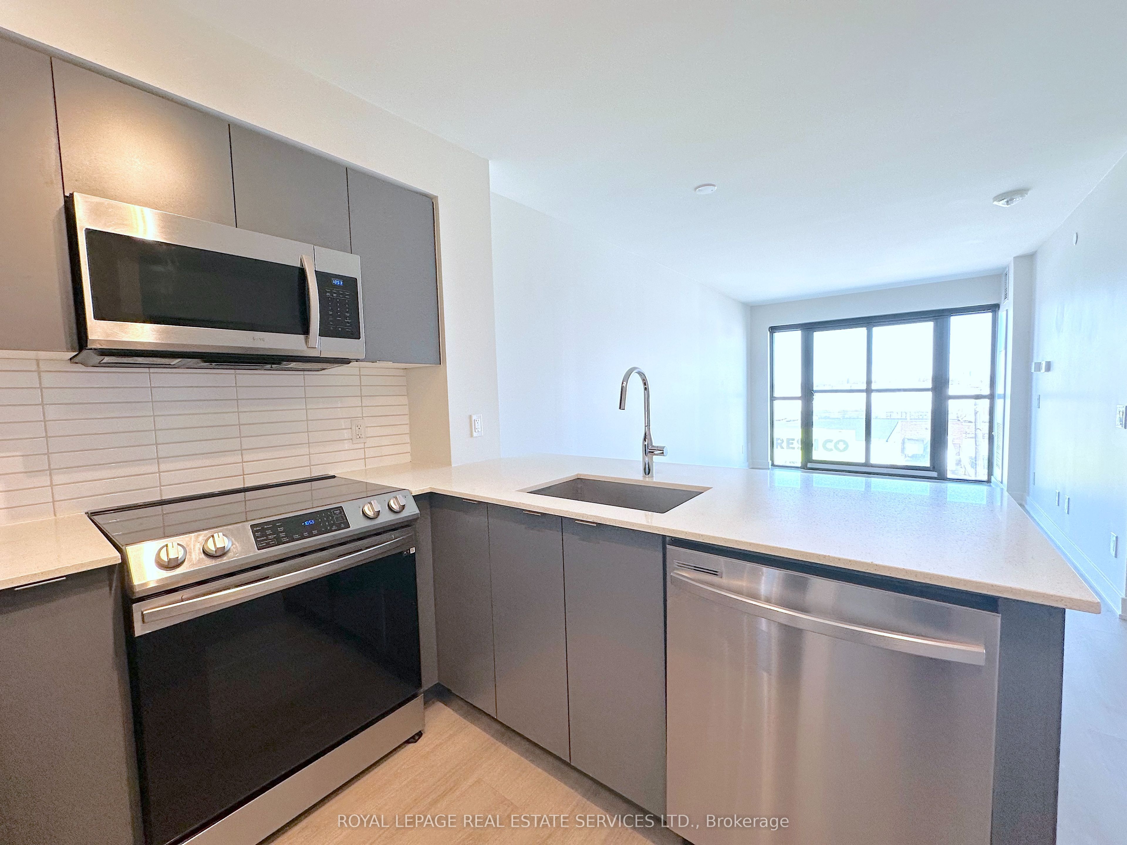 #513 - 3385 Dundas Street Property Photo 3