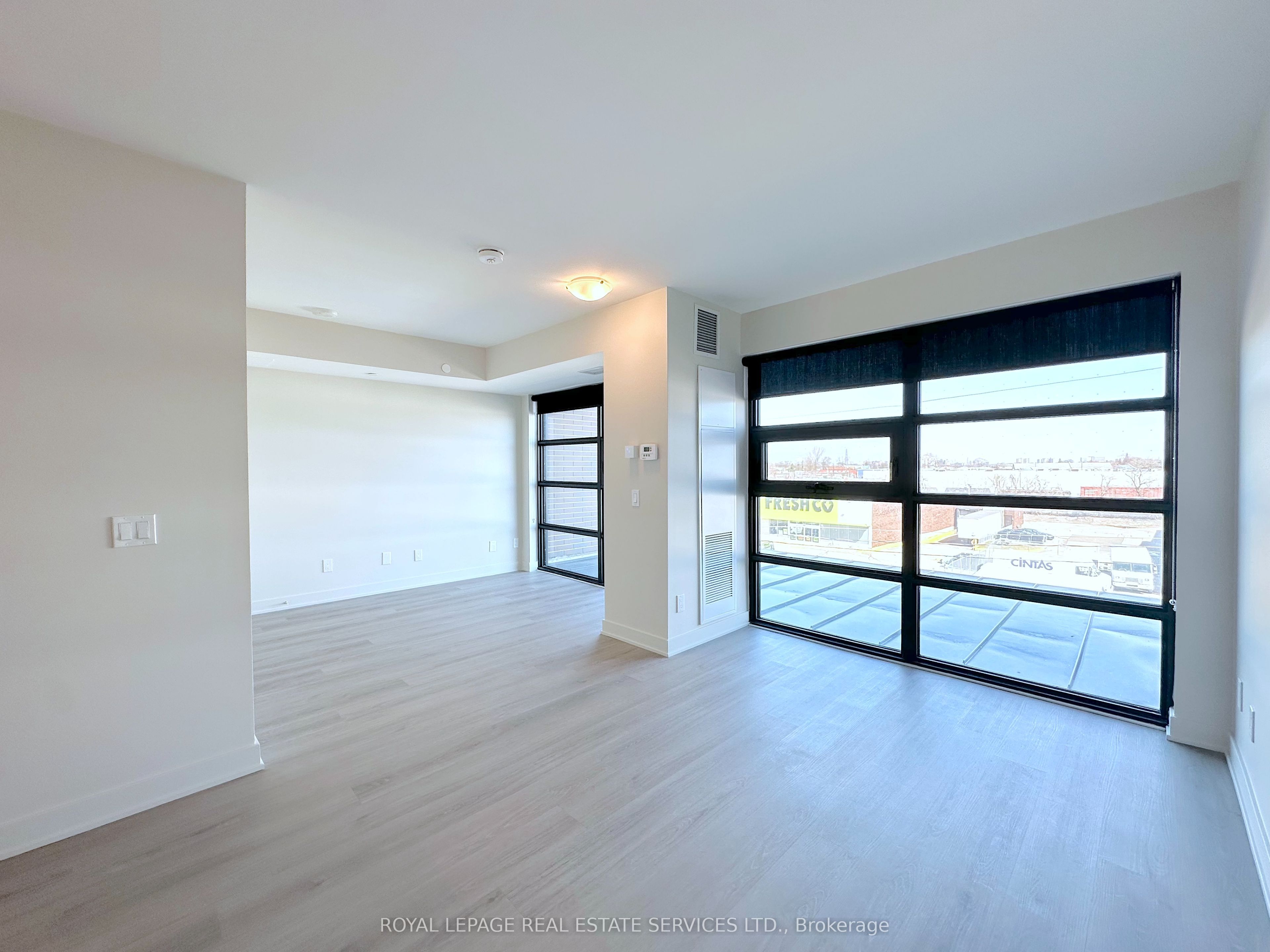 #415 - 3385 Dundas Street Property Photo 4