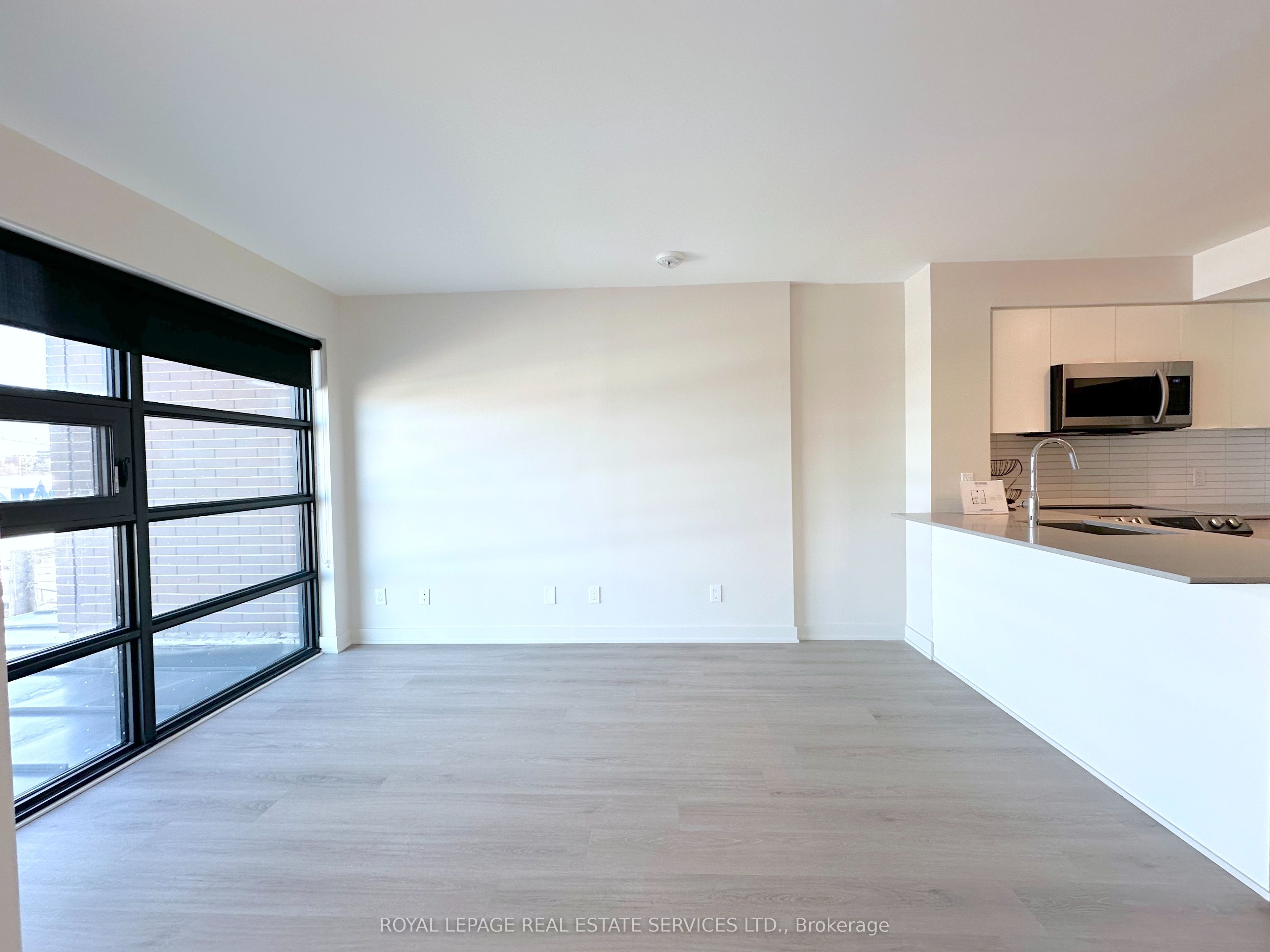 #415 - 3385 Dundas Street Property Photo 5