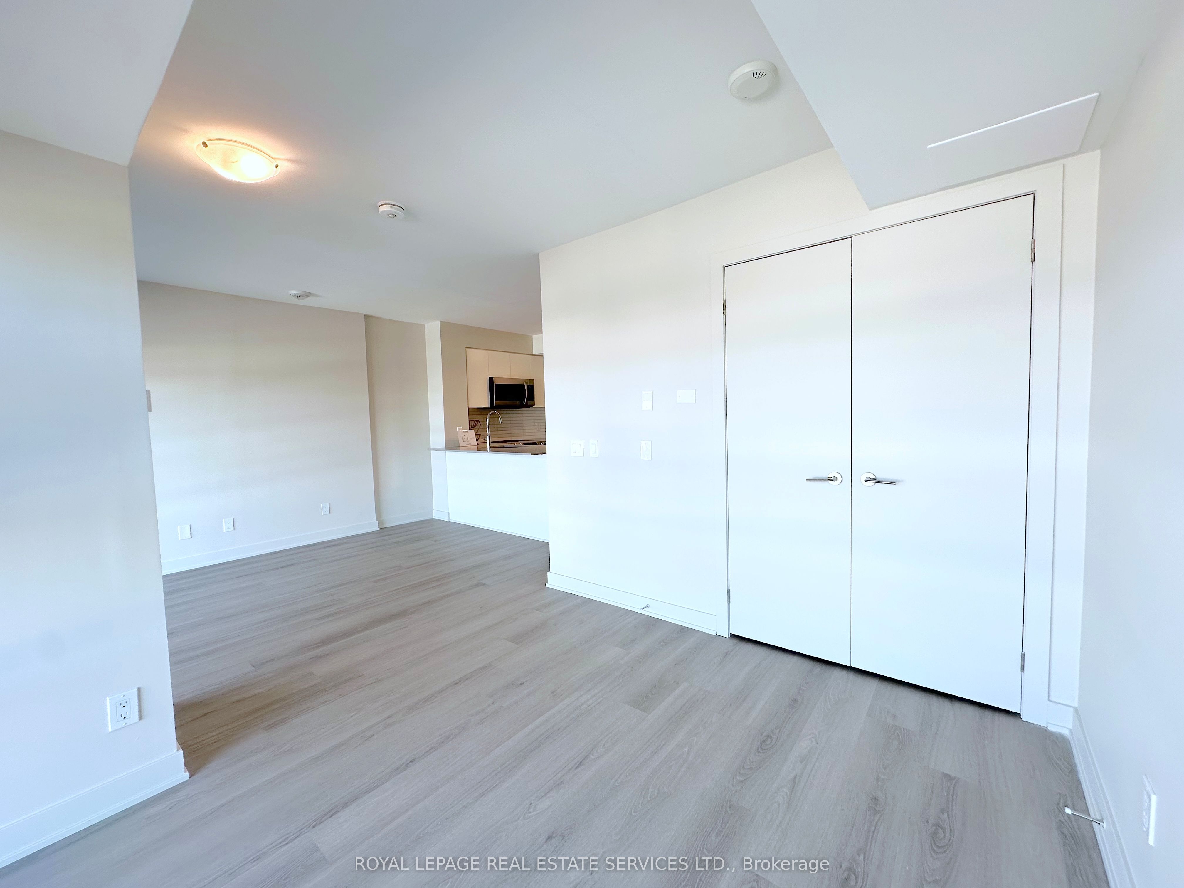 #415 - 3385 Dundas Street Property Photo 7