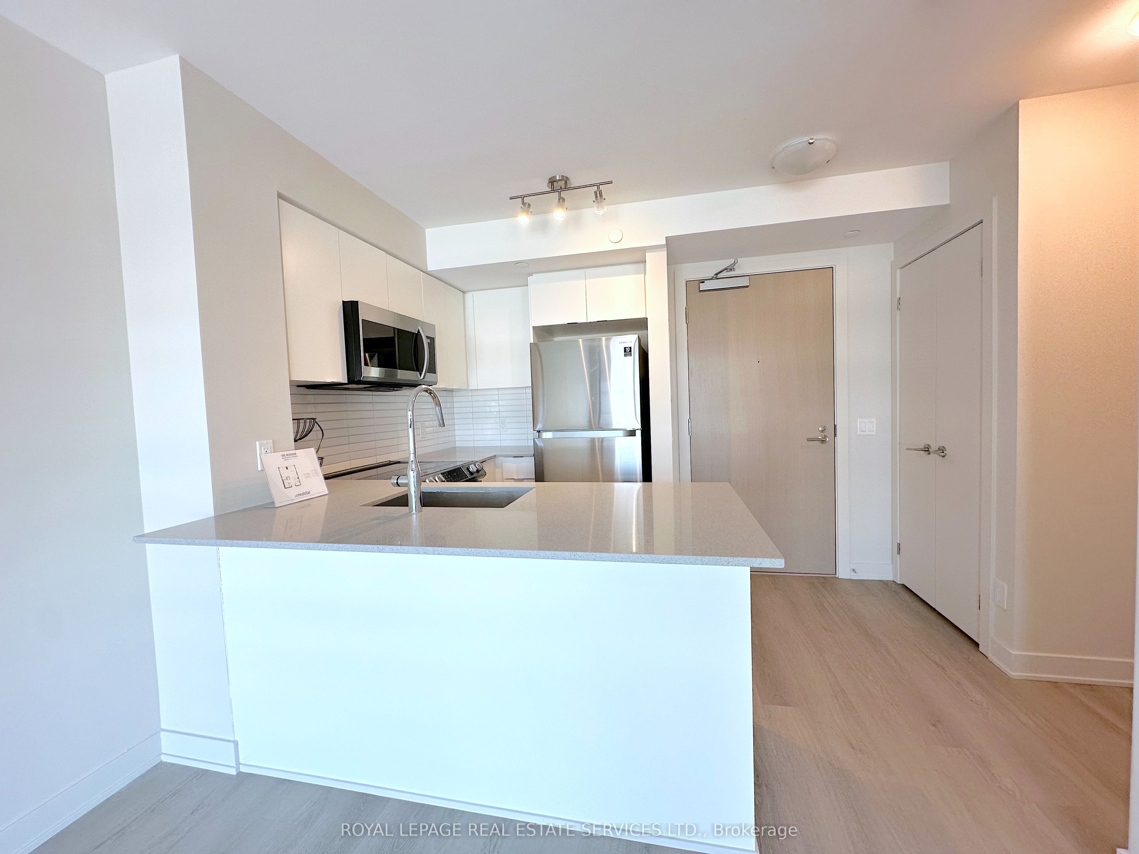 #415 - 3385 Dundas Street Property Photo 9