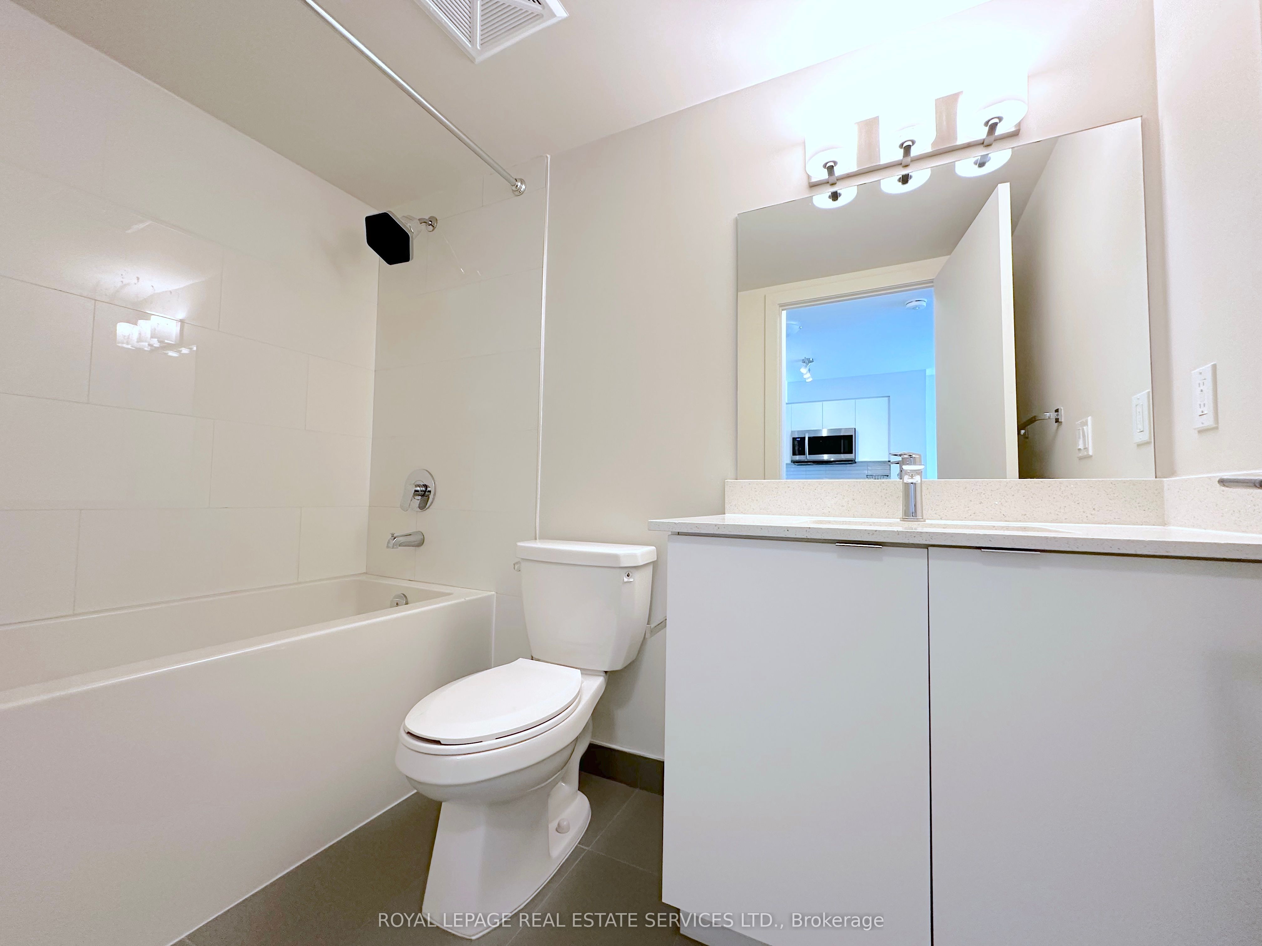 #415 - 3385 Dundas Street Property Photo 10