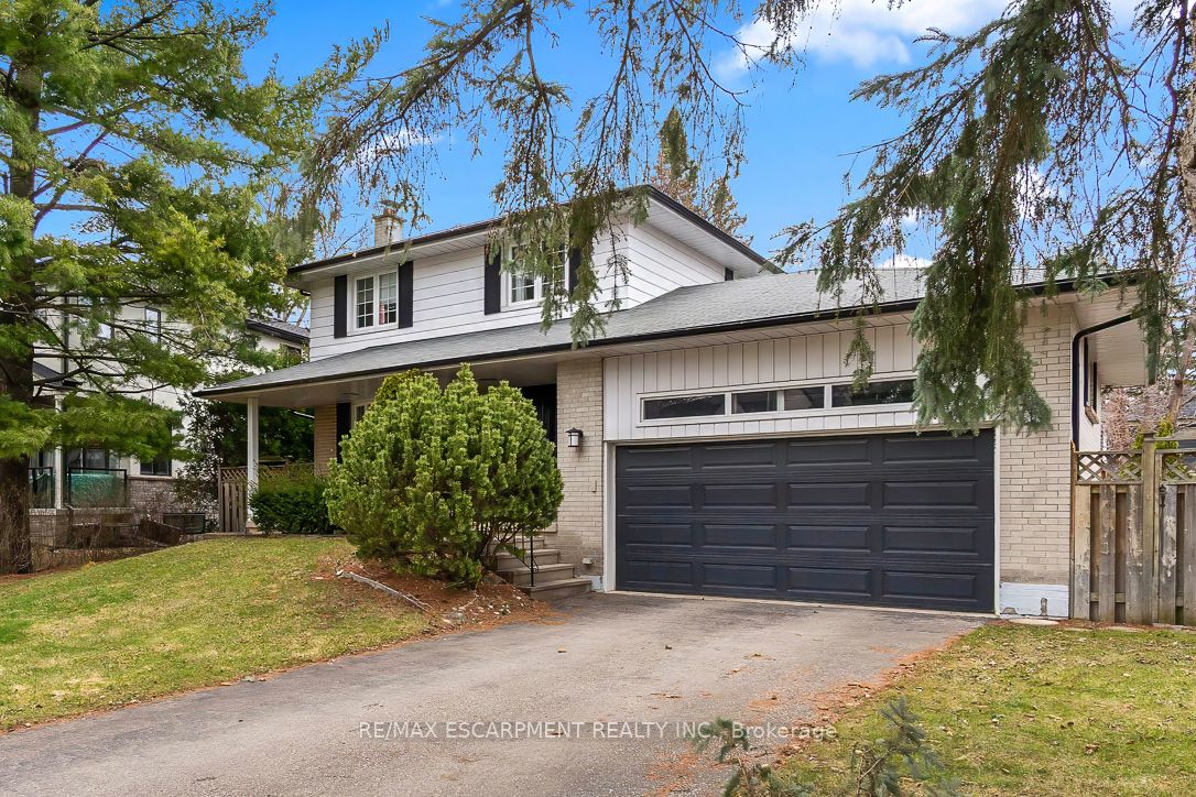 561 Wingrove Crescent Property Photo