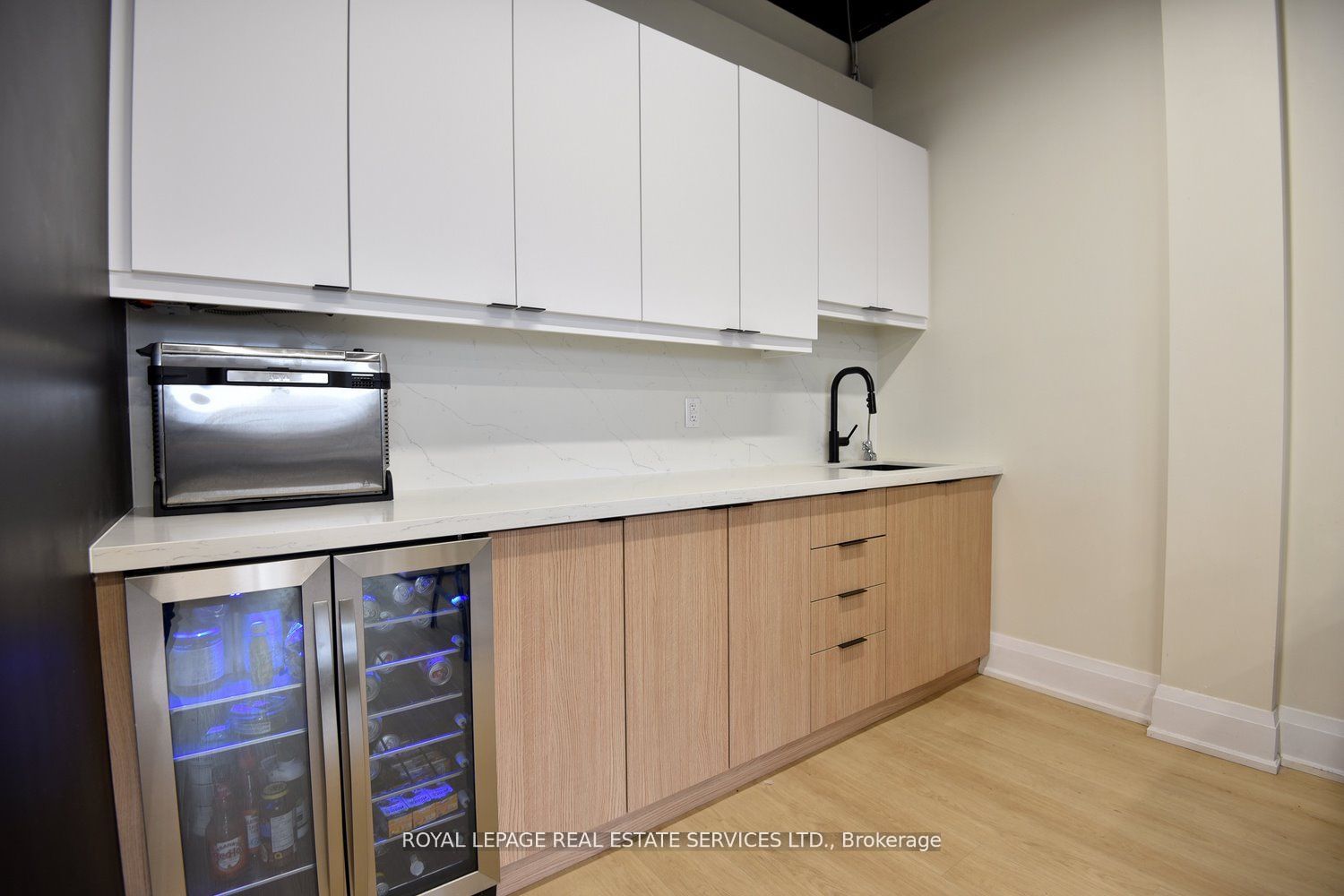 #208 - 3465 Rebecca Street Property Photo 4