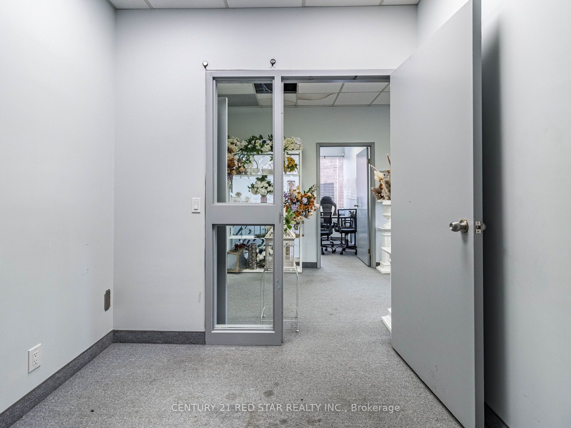 #off 3 - 5640 Tomken Road Property Photo 3
