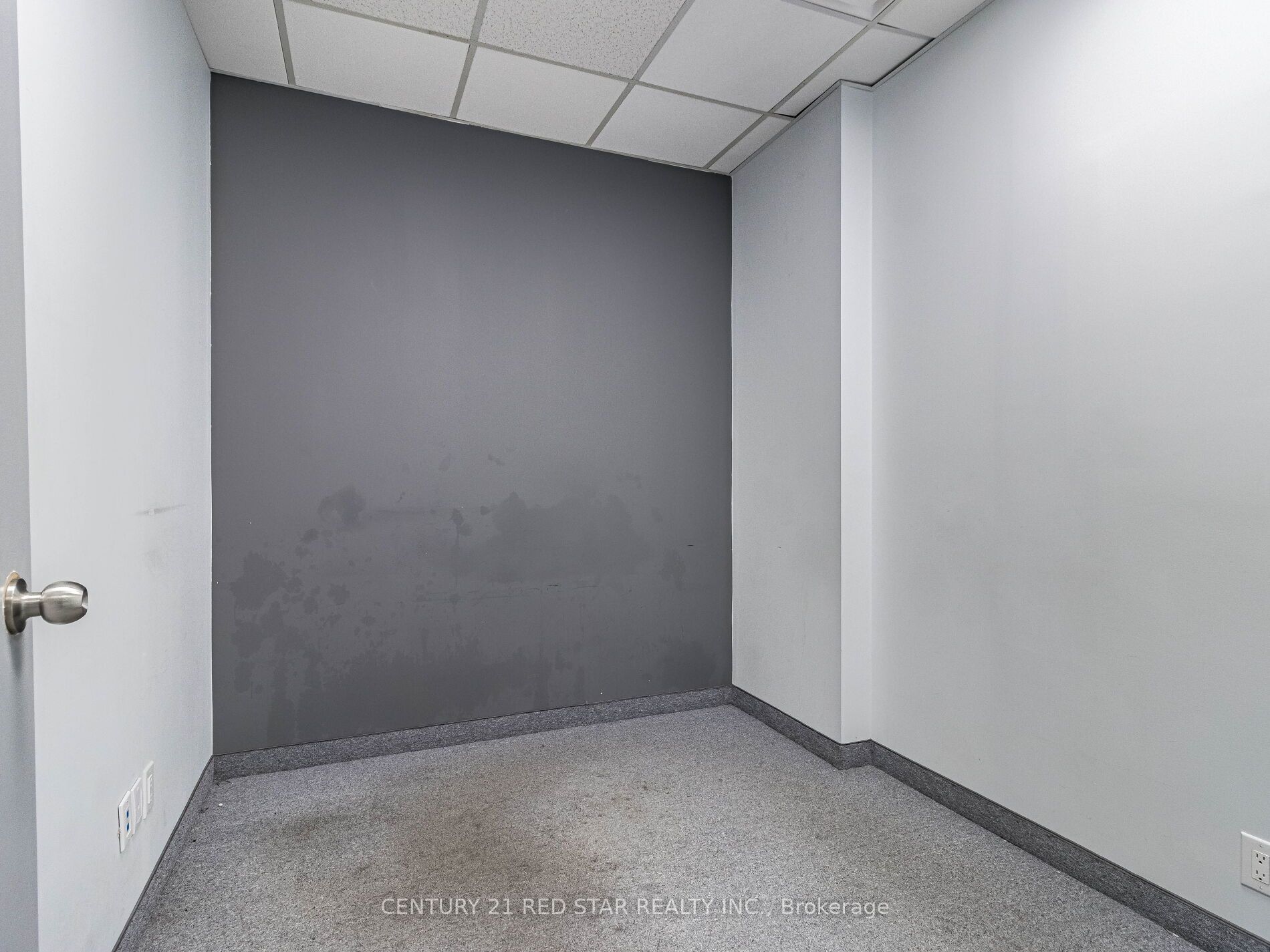 #off 3 - 5640 Tomken Road Property Photo 4