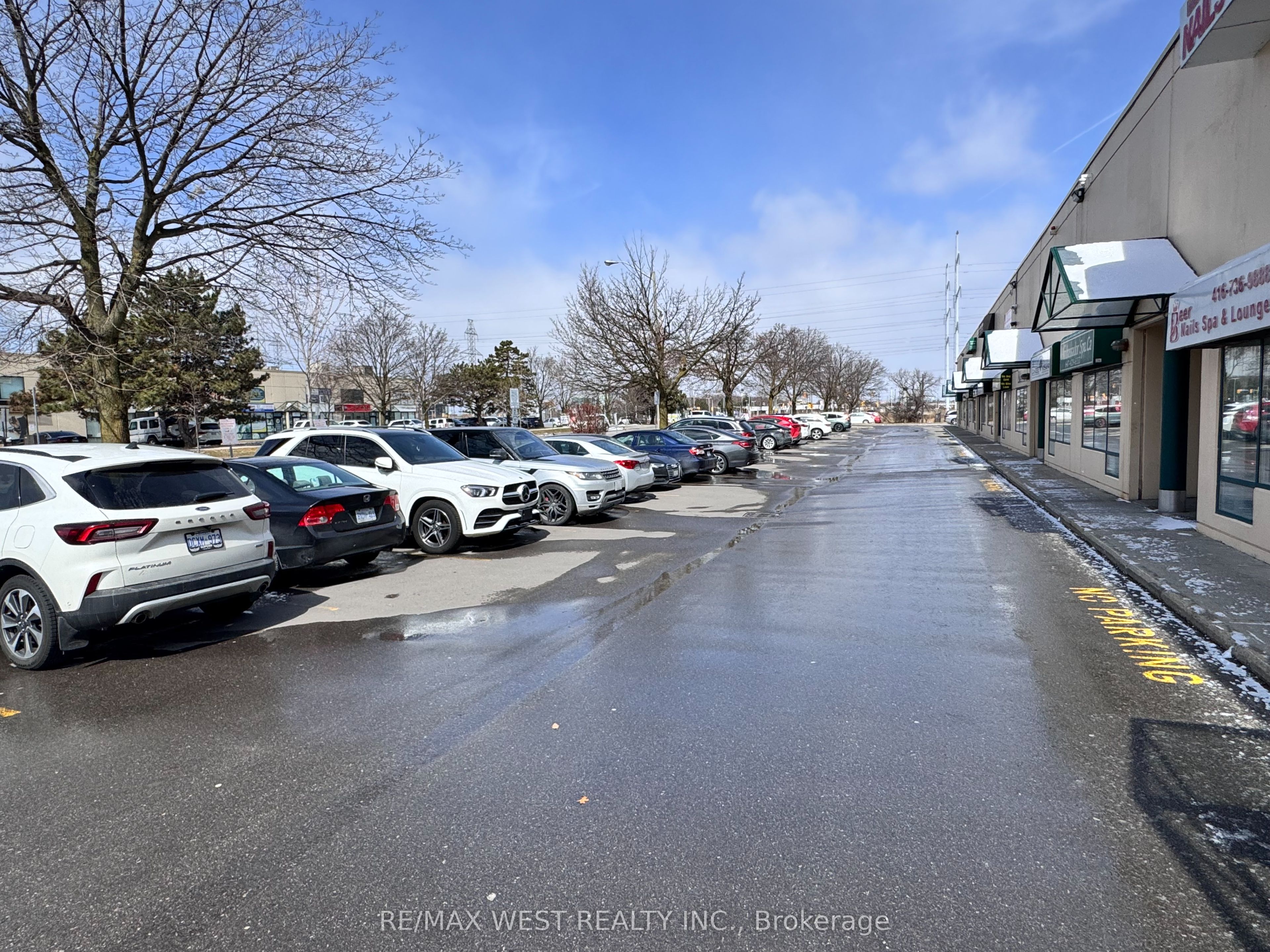 #unit 14 - 1270 Finch Avenue Property Photo 14