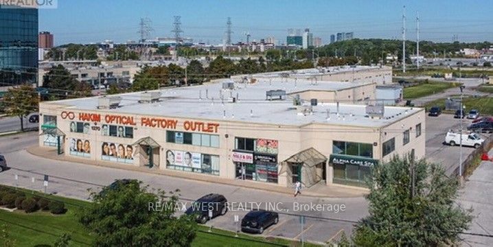 #unit 14 - 1270 Finch Avenue Property Photo 17