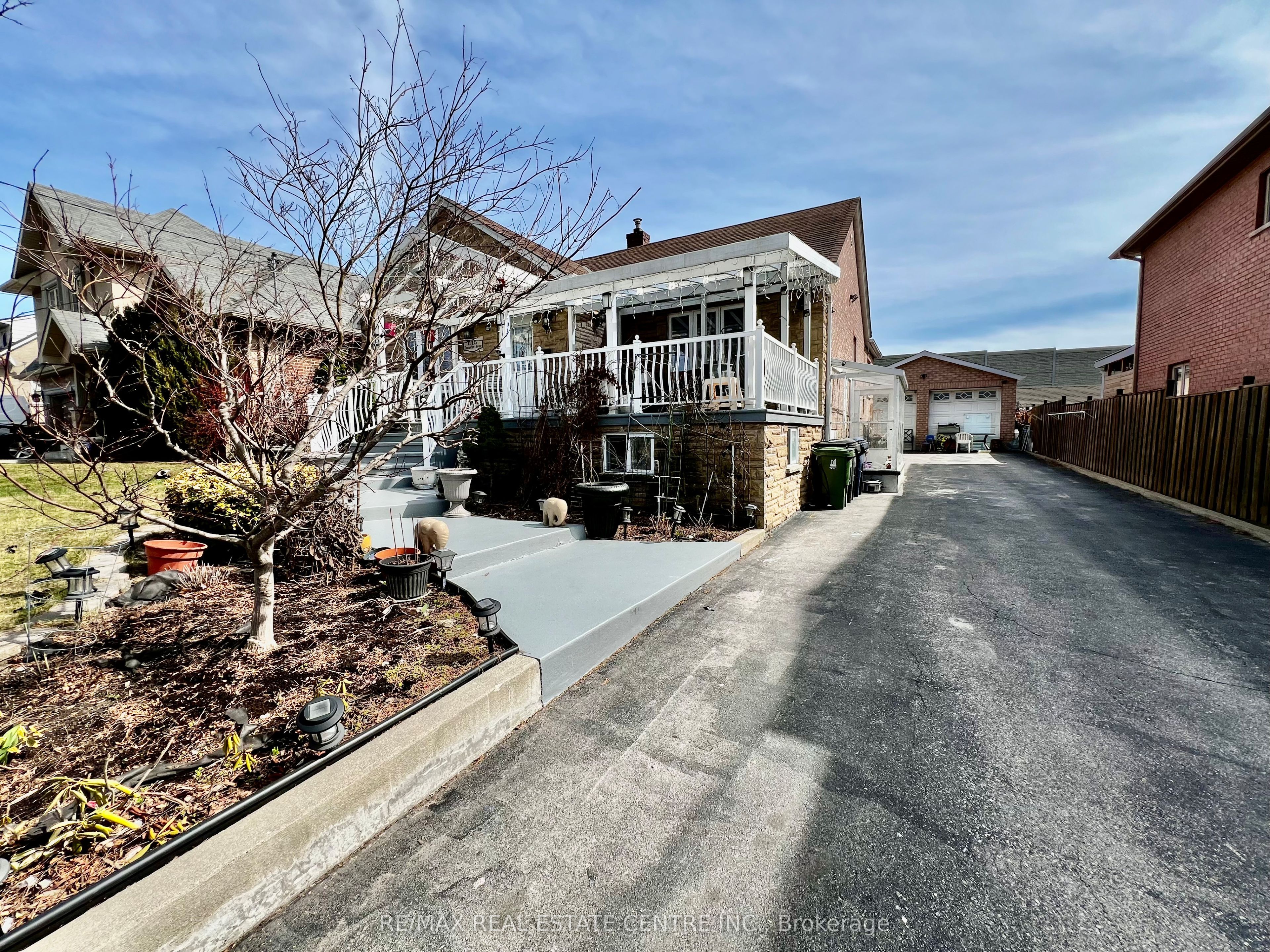 115 Downsview Avenue Property Photo 1