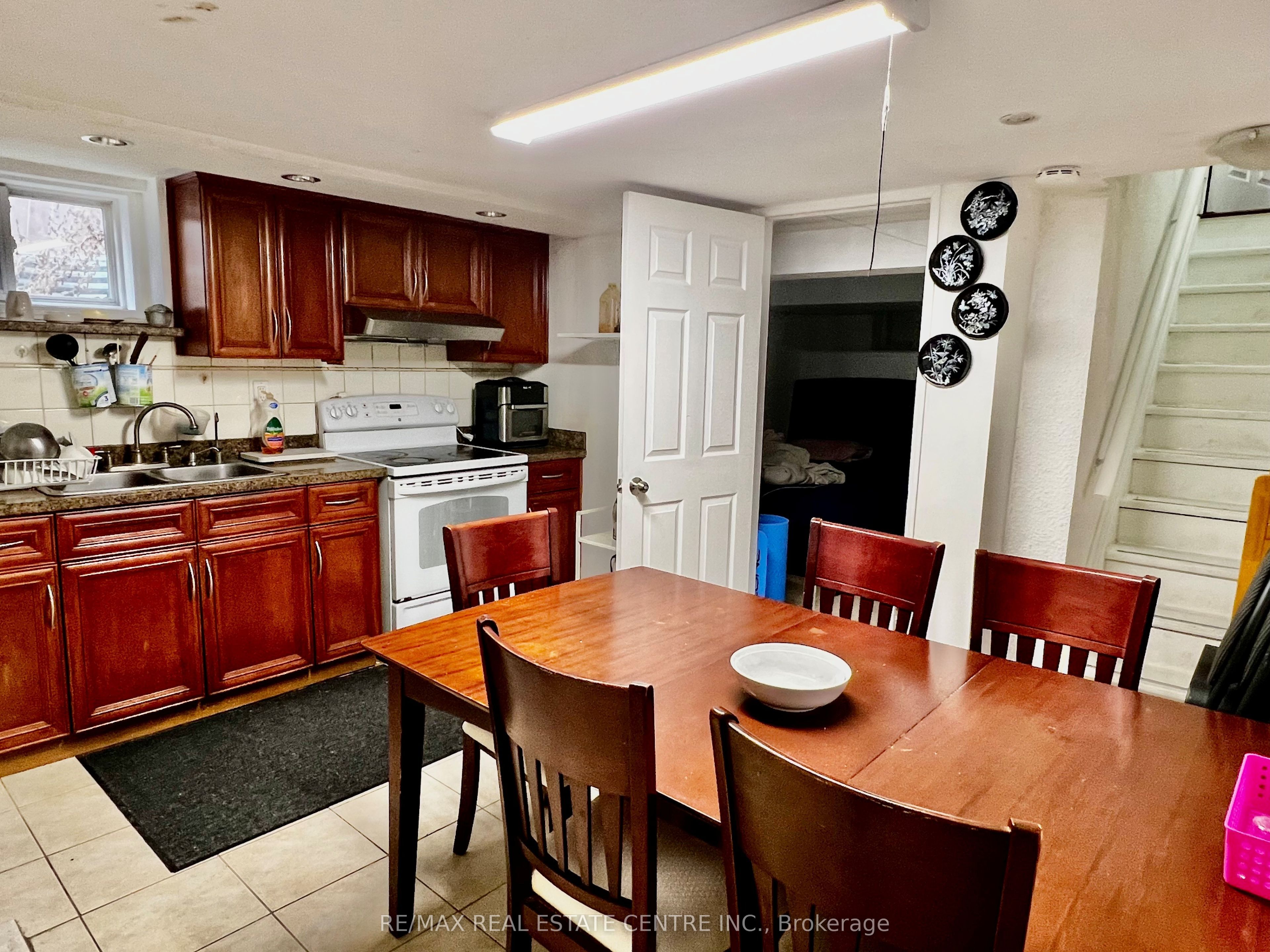 115 Downsview Avenue Property Photo 6