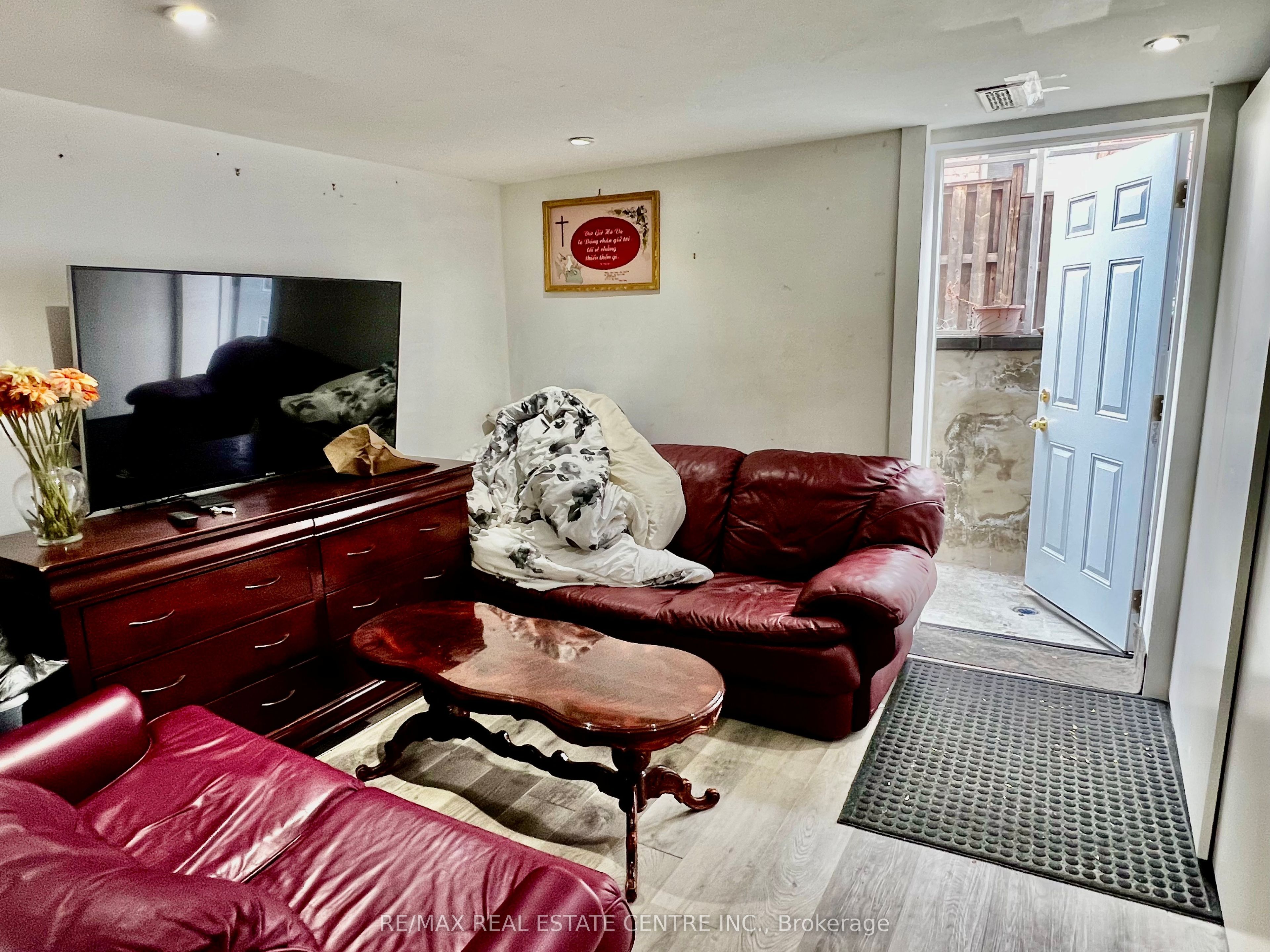 115 Downsview Avenue Property Photo 7