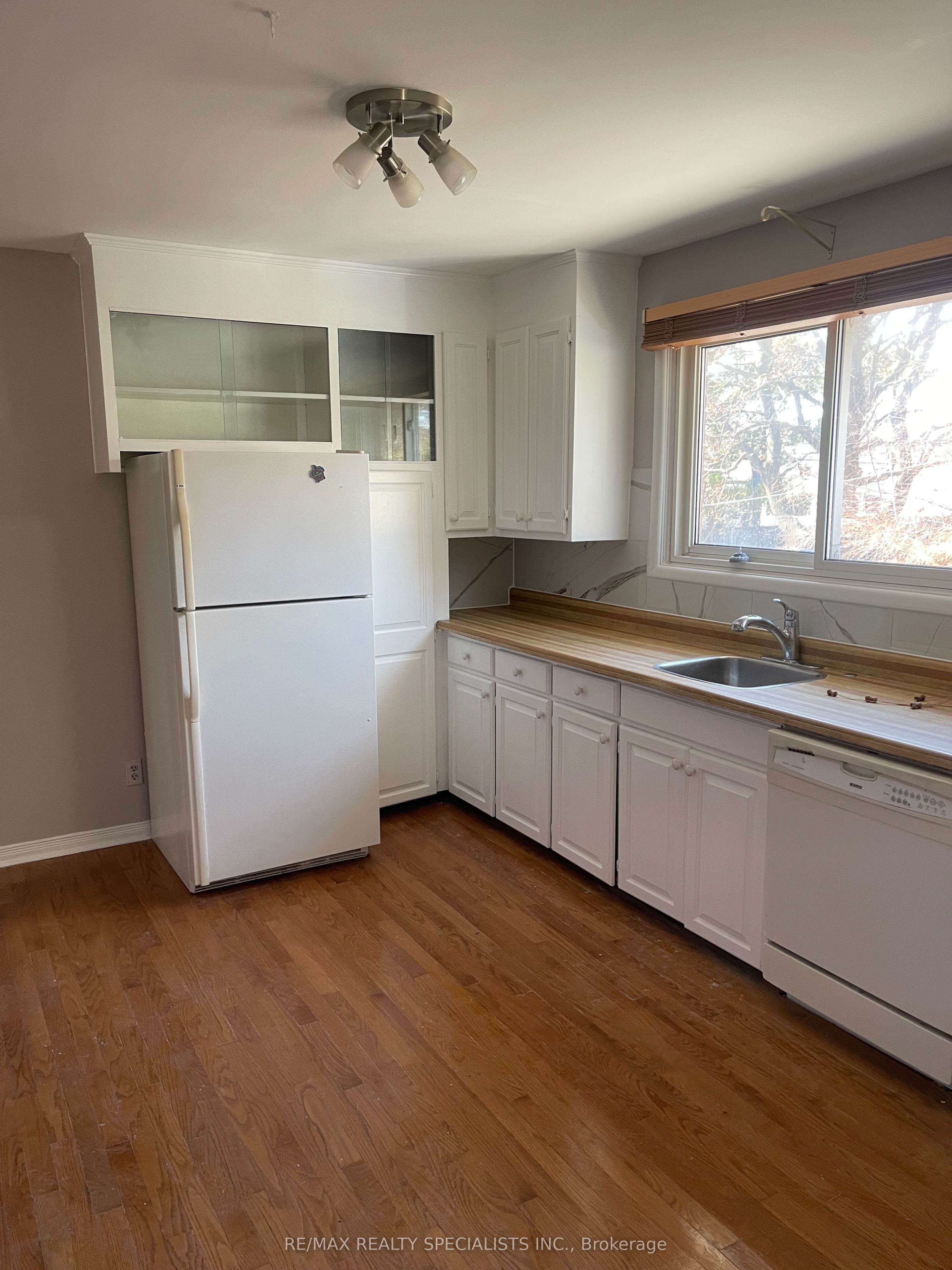 1340 Bunnell Drive Upper Property Photo 3