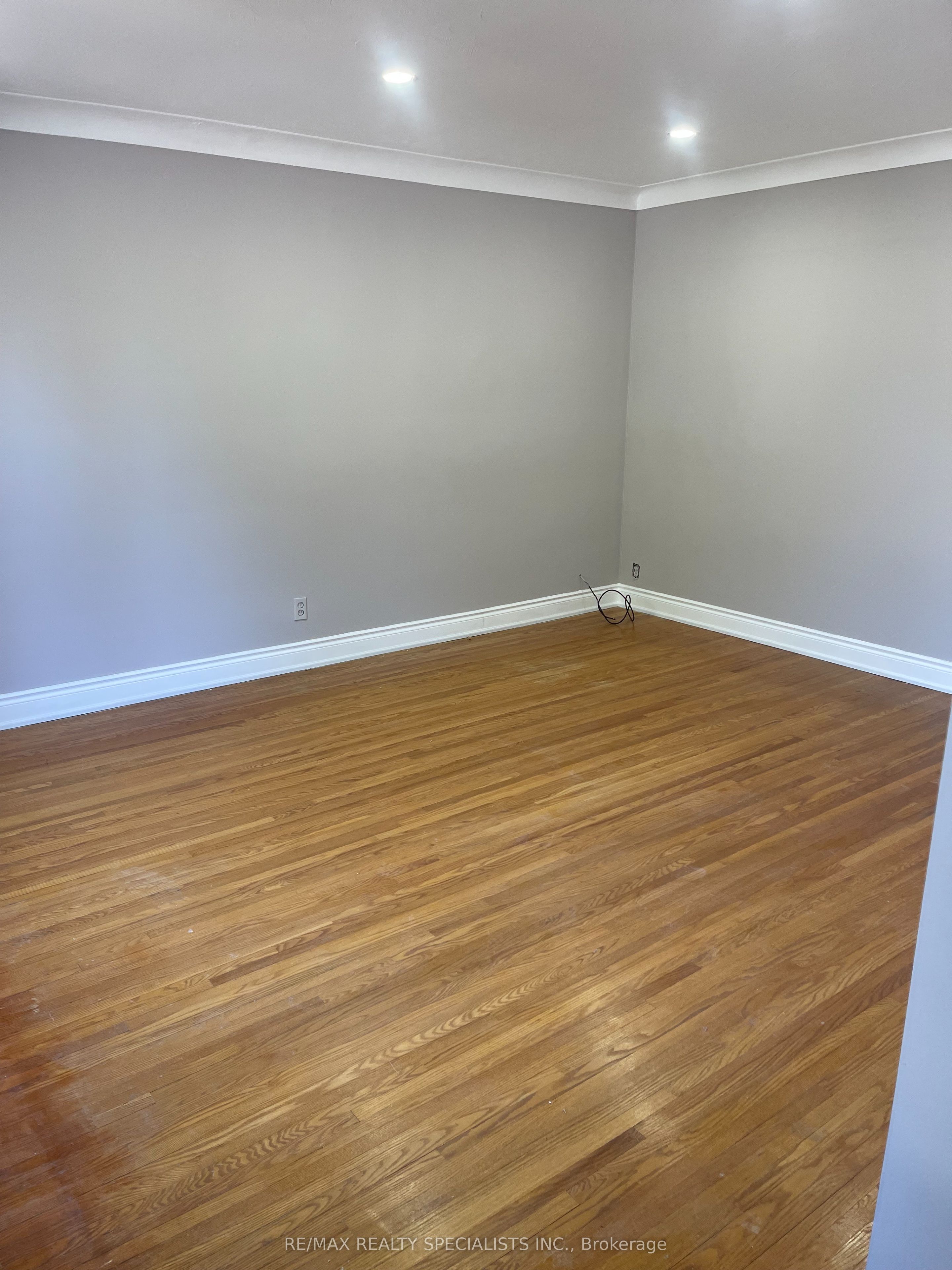 1340 Bunnell Drive Upper Property Photo 4