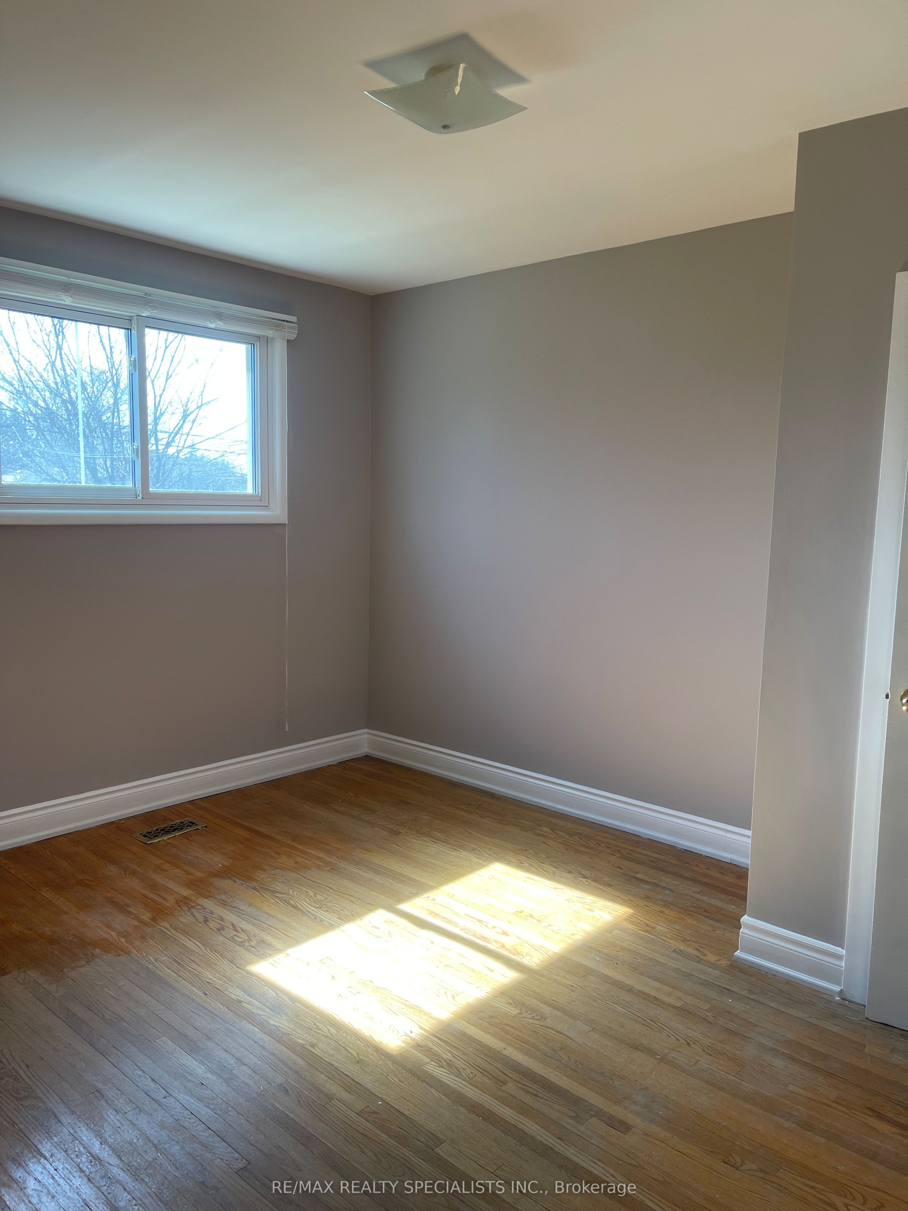 1340 Bunnell Drive Upper Property Photo 6