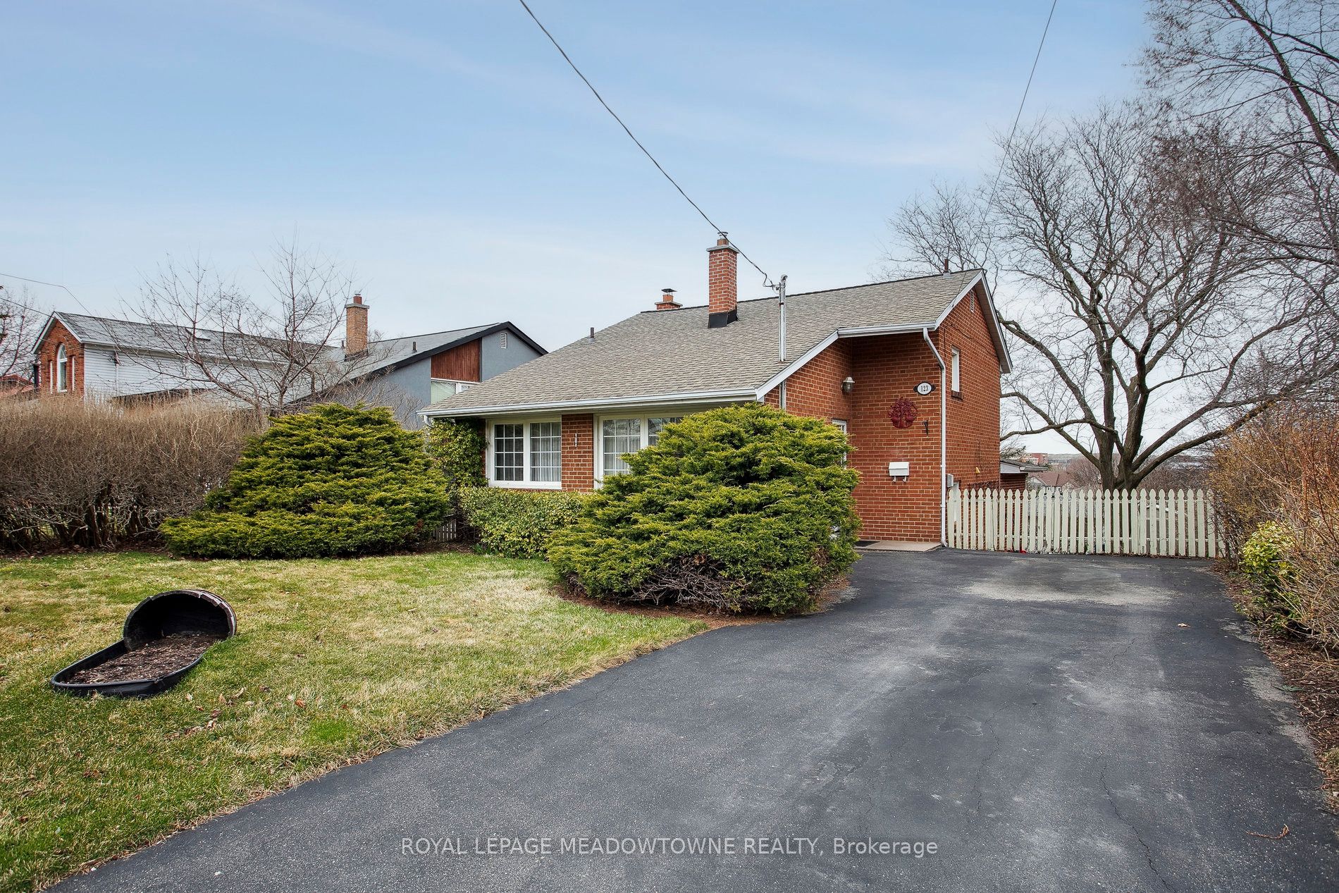 123 Vista Drive W Property Photo 2