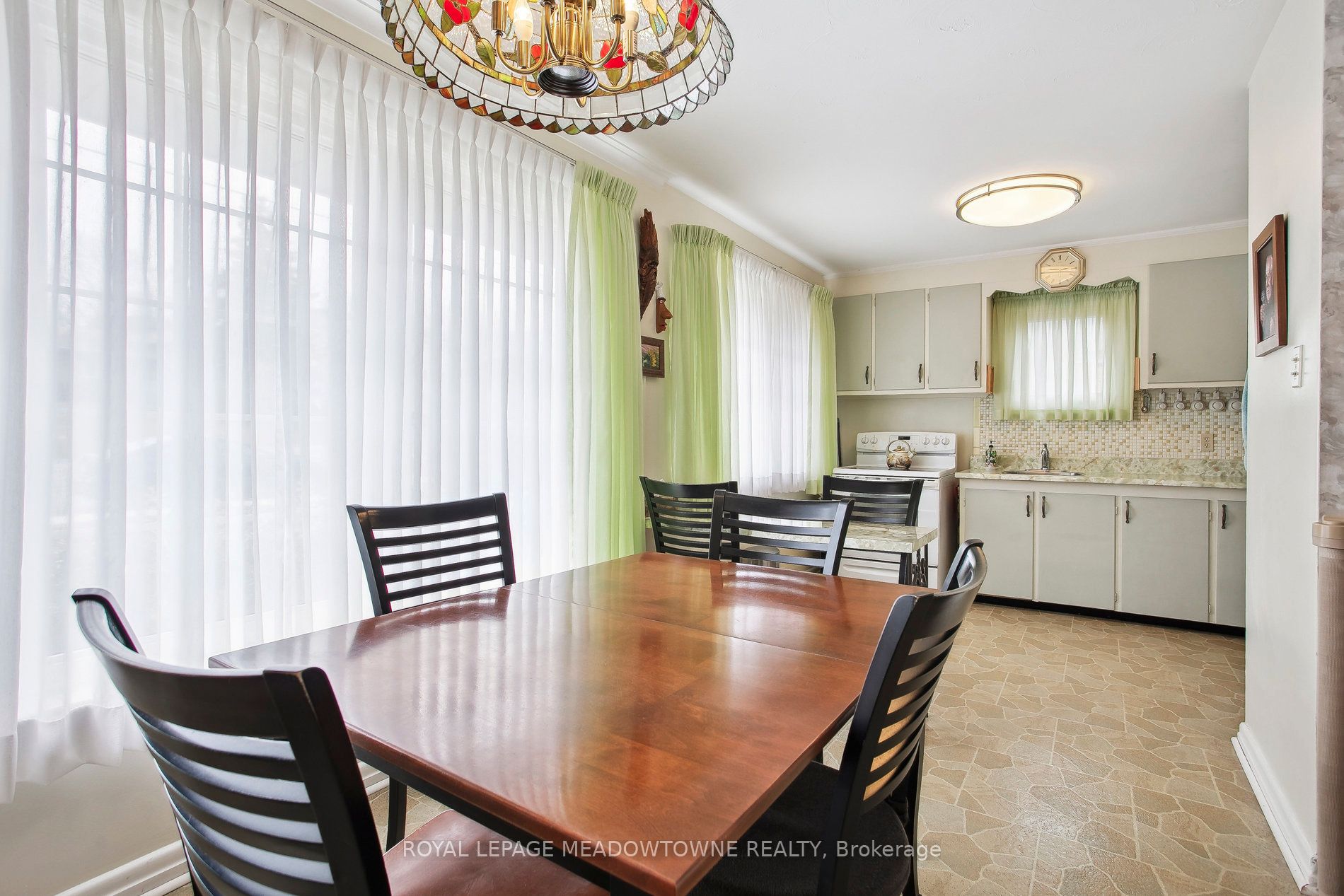 123 Vista Drive W Property Photo 6