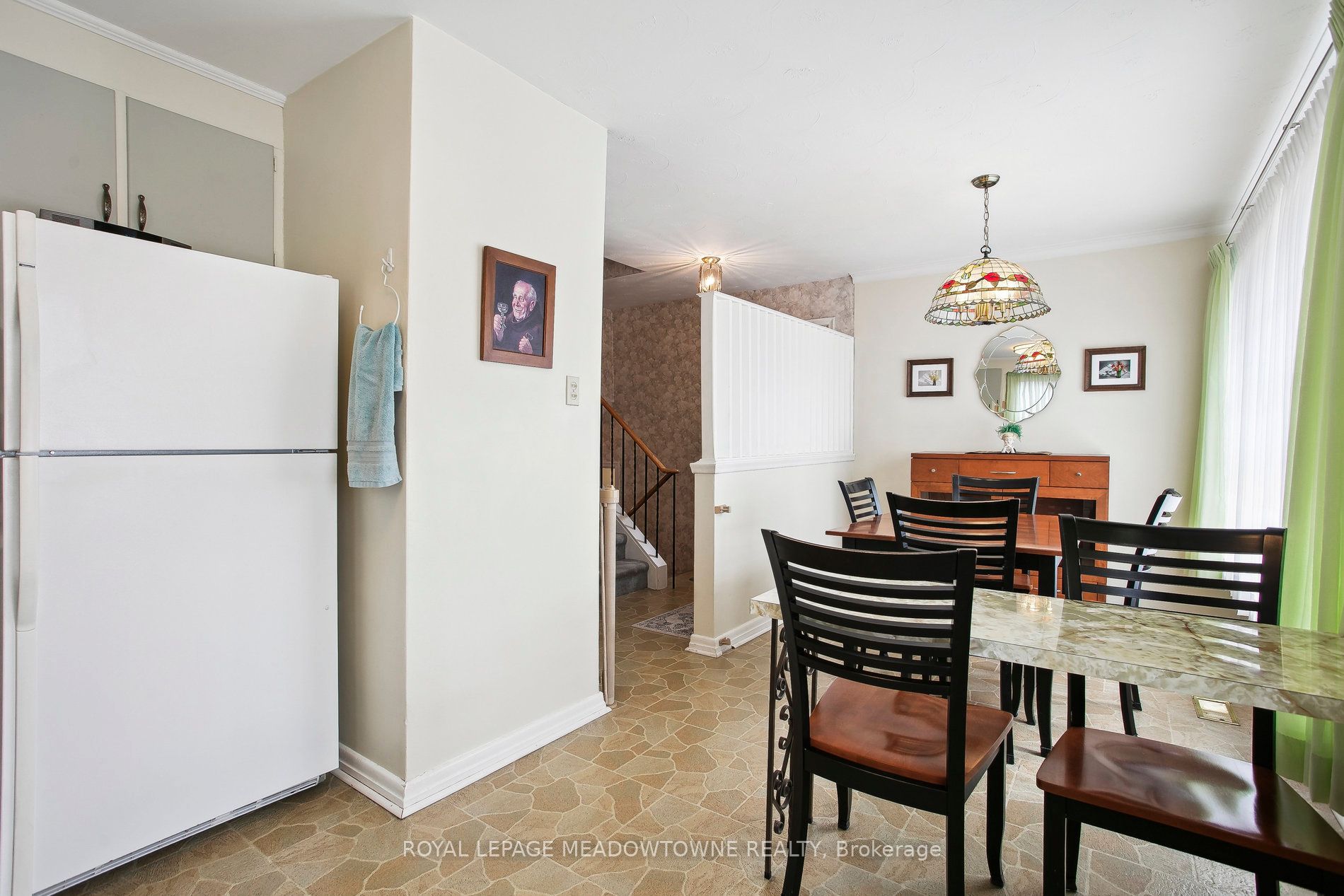 123 Vista Drive W Property Photo 9