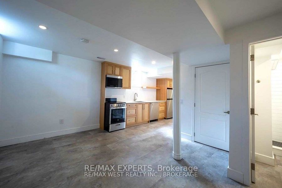 18 Domenico Crescent Property Photo 2