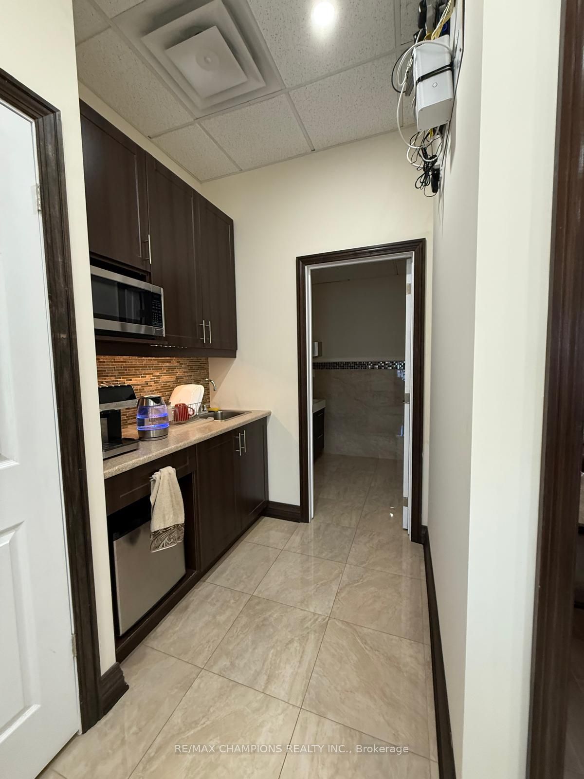 #206 - 808 Britannia Road Property Photo 16