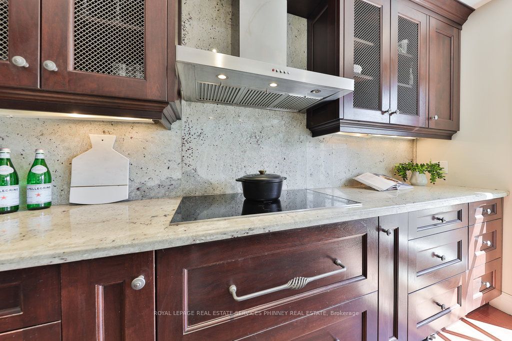 1072 Mayford Court Property Photo 5