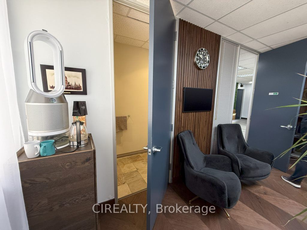 #second Floor - 230 Watline Avenue Property Photo 10