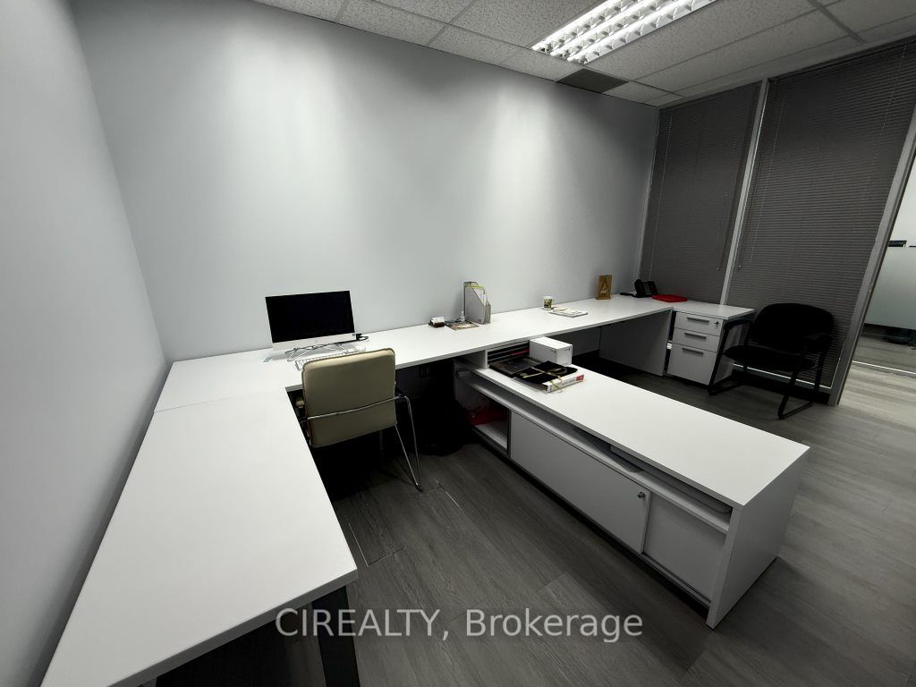 #second Floor - 230 Watline Avenue Property Photo 18