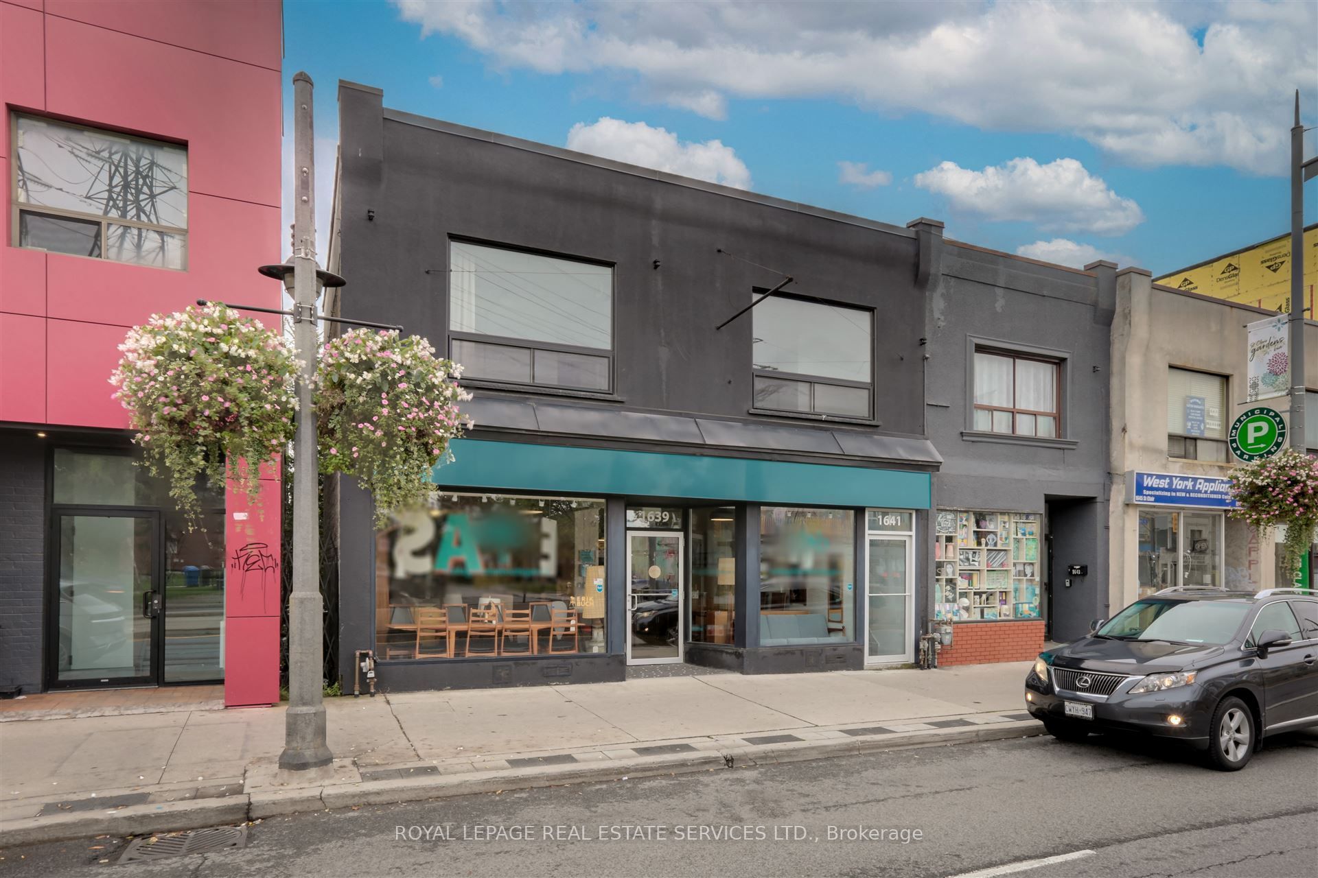 1639 St Clair Avenue Property Photo 1