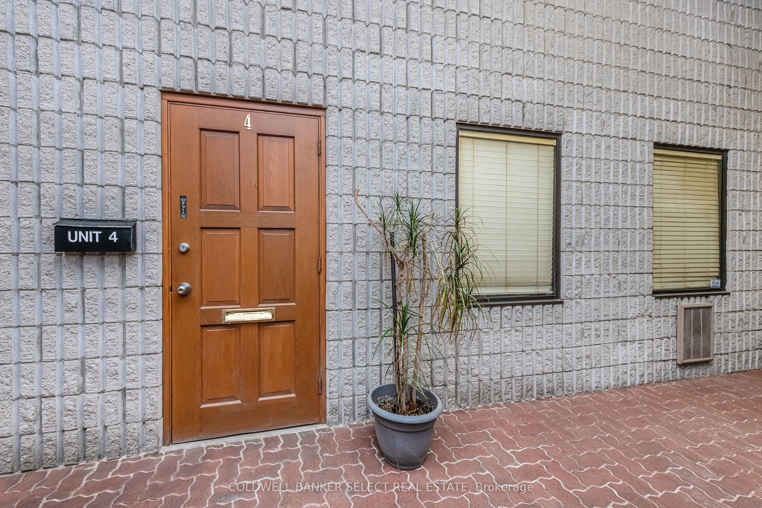 #4 - 32 Goodmark Place Property Photo 4
