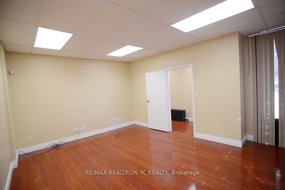 1586 Eglinton Avenue Property Photo 9