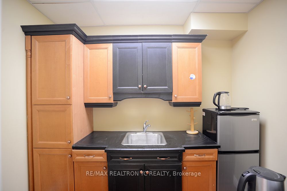 1586 Eglinton Avenue Property Photo 14