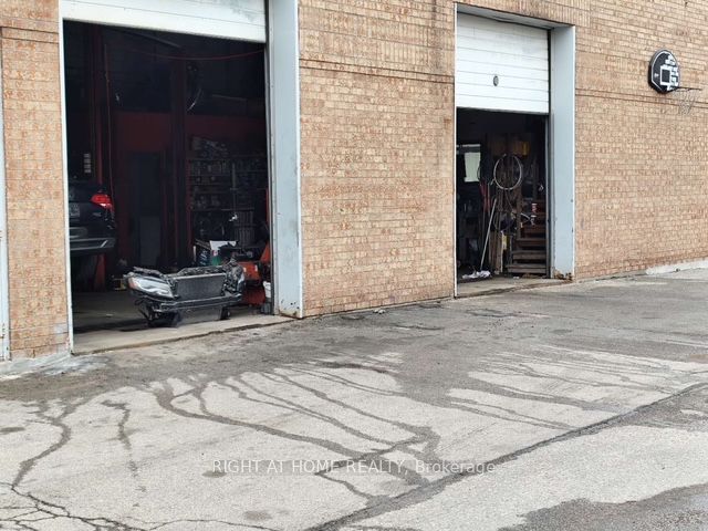#c6 - 1115 Crestlawn Drive Property Photo 3