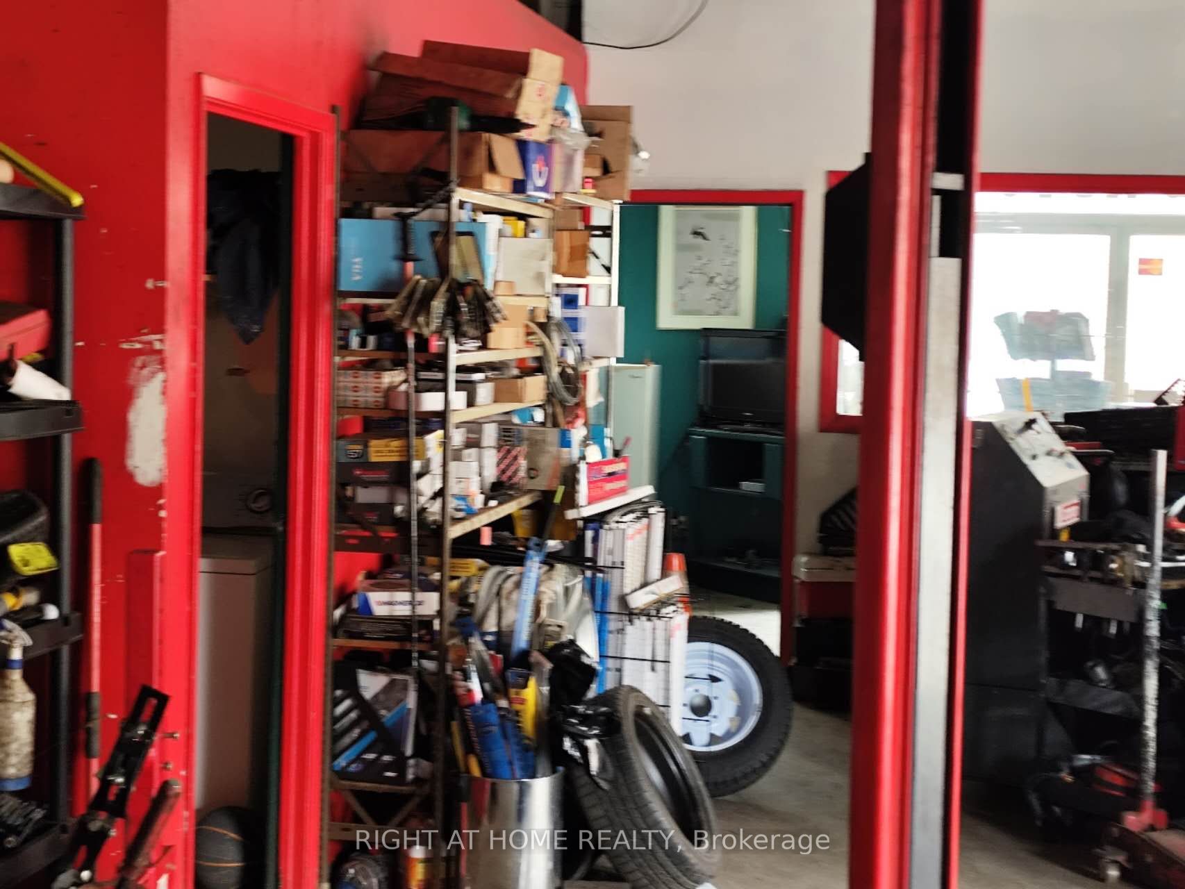 #c6 - 1115 Crestlawn Drive Property Photo 4