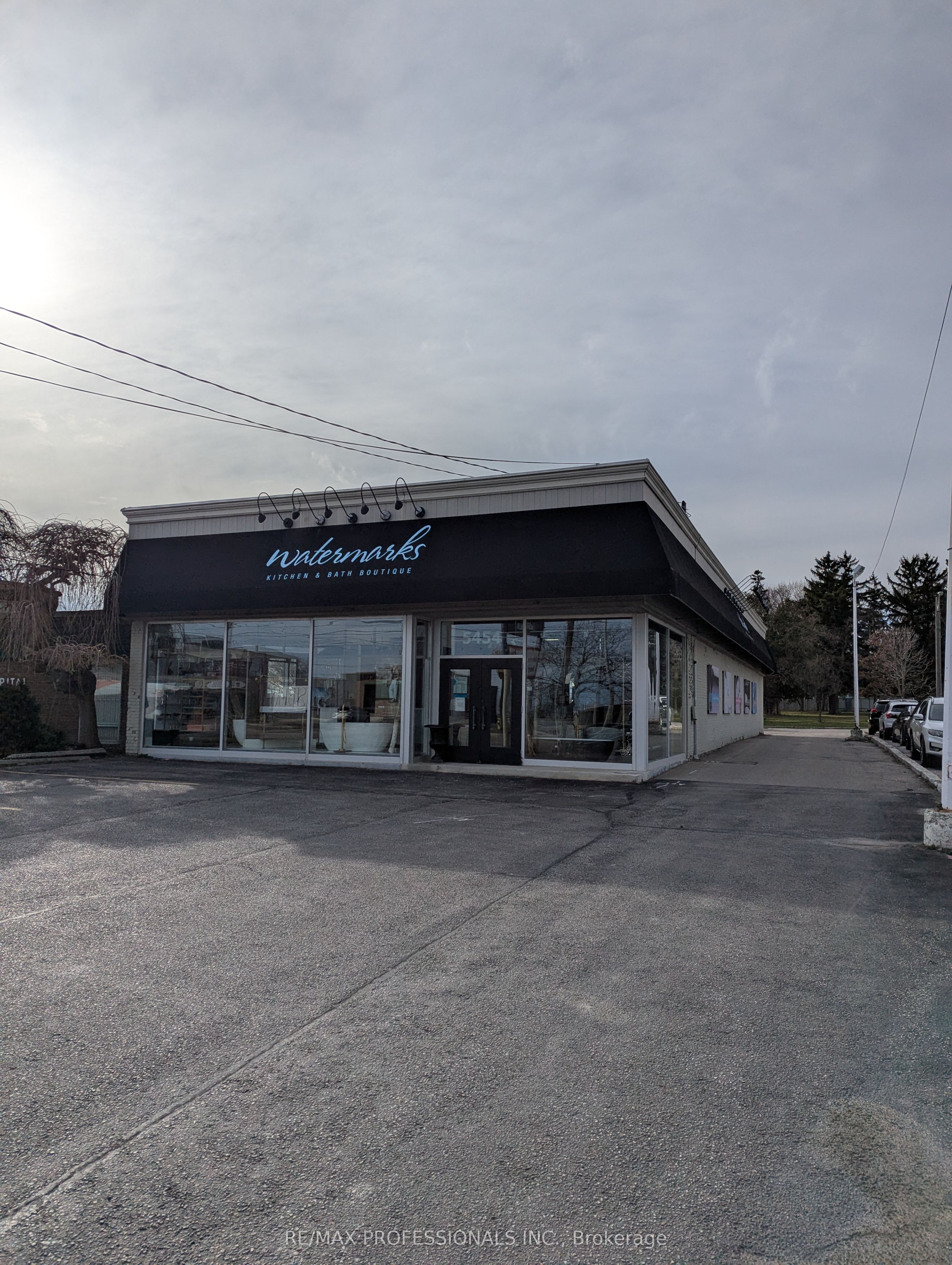 5454 Dundas Street Property Photo 2