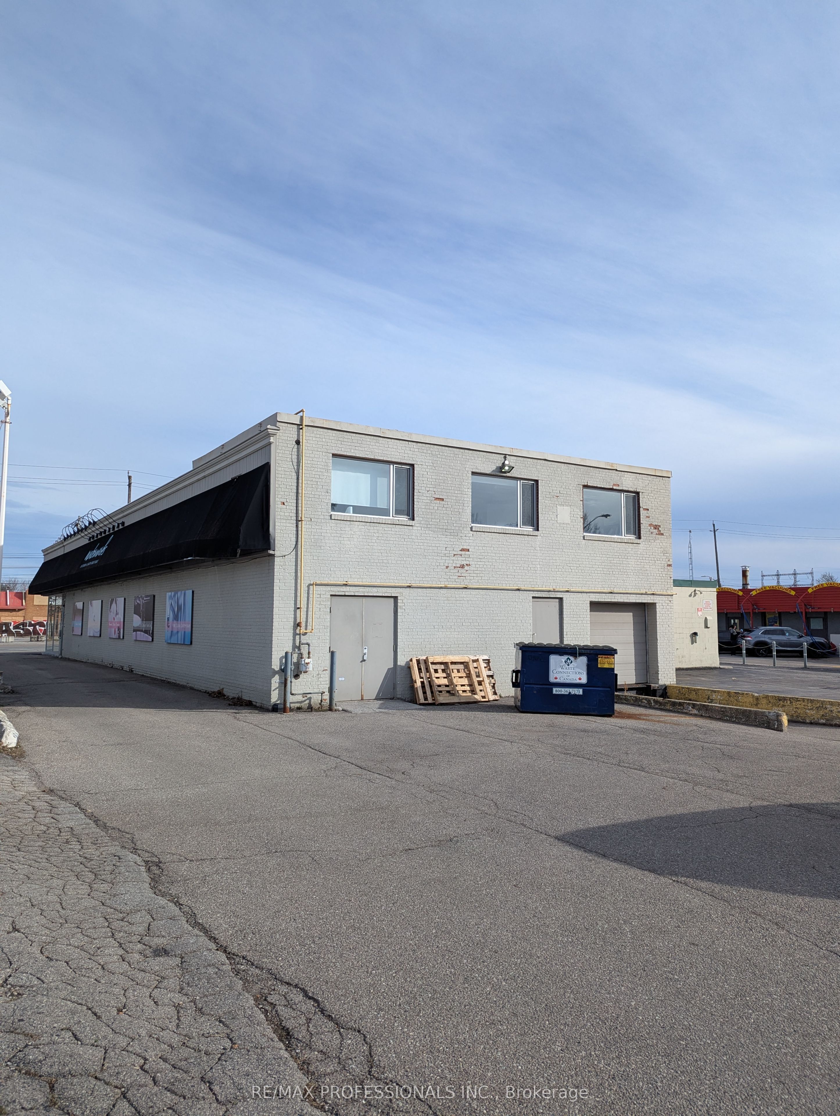 5454 Dundas Street Property Photo 3