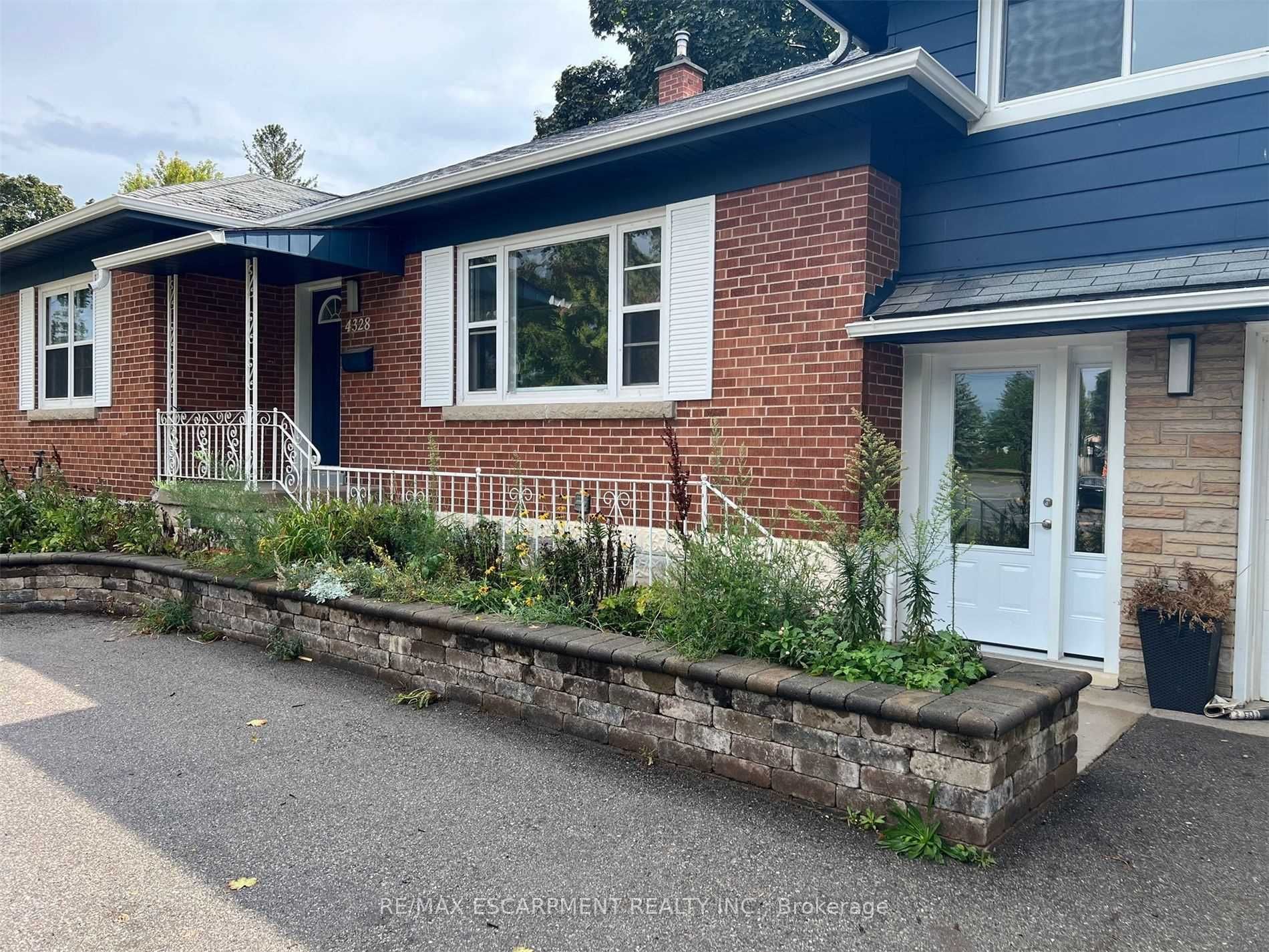 #main - 4328 New Street Property Photo 2