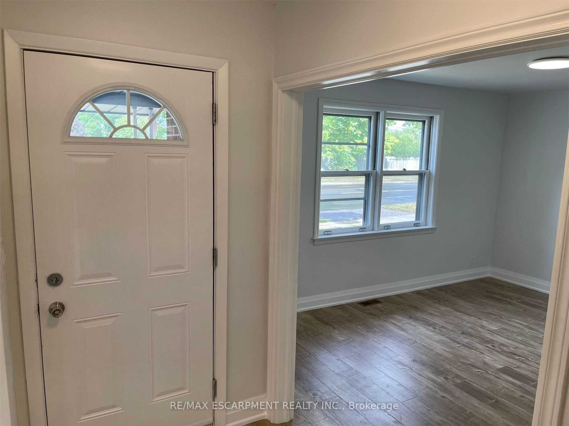 #main - 4328 New Street Property Photo 3