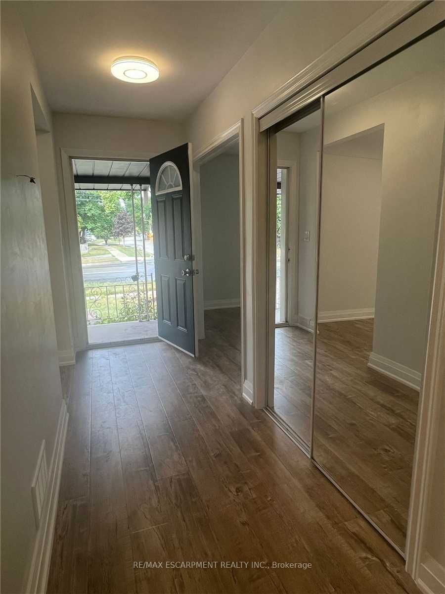 #main - 4328 New Street Property Photo 4